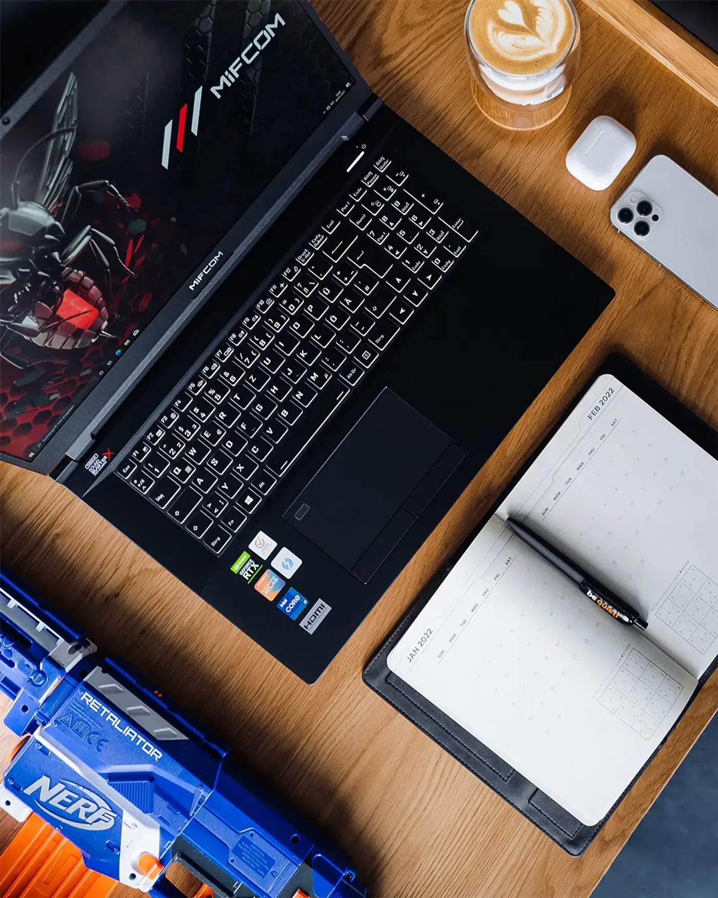 Laptop Hipster.jpg – MIFCOM