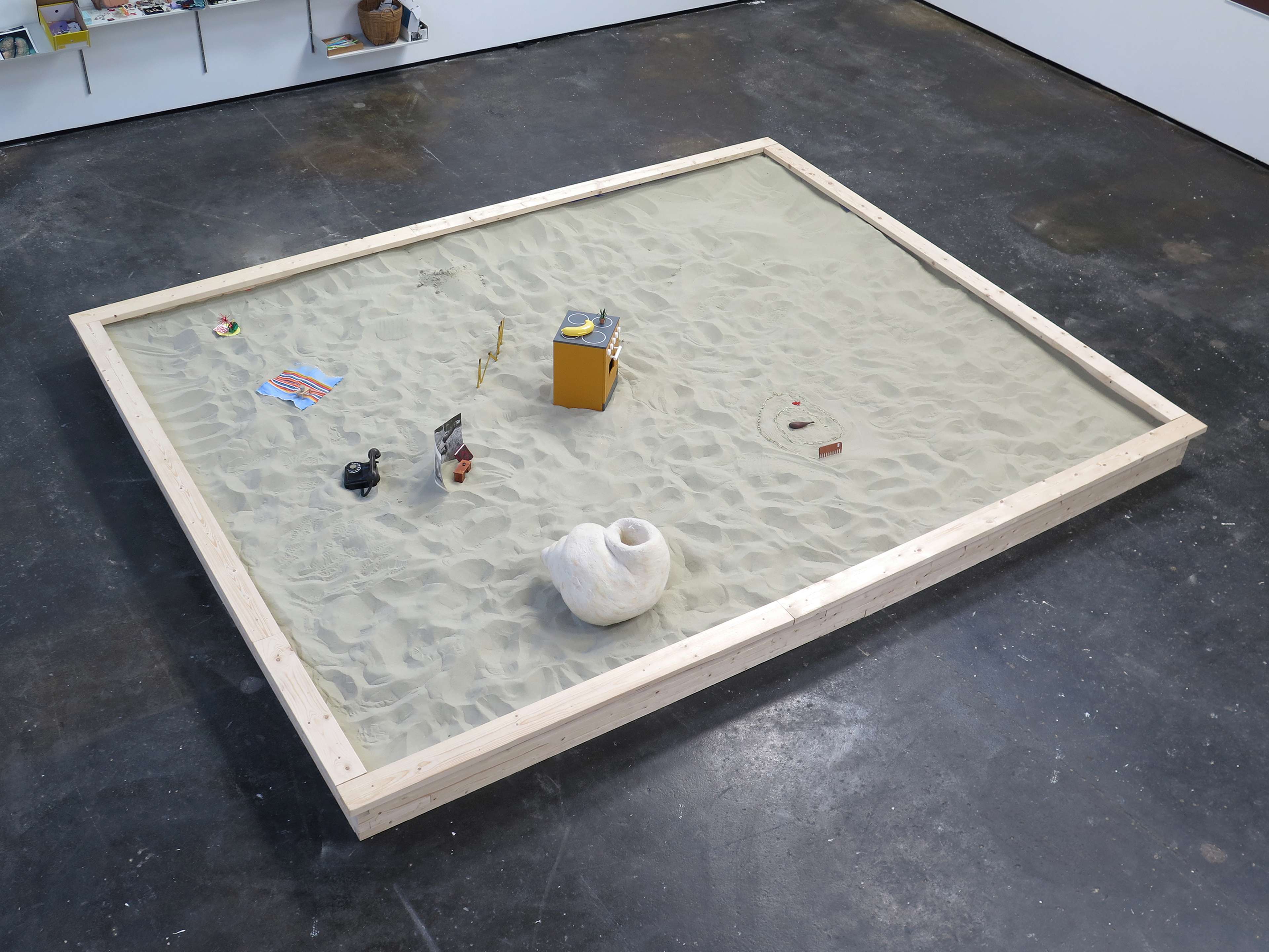 Together with Mirthe Berentsen. 

Inspired by sandplay therapy, this installation invites the visitor to select (or not) and object from the collection and place it somewhere in the sandbox.