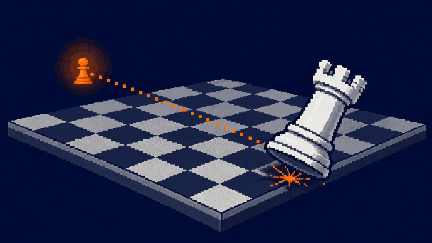 Ilustración pixel art de un tablero de ajedrez en perspectiva isométrica sobre fondo azul noche; a la derecha una torre blanca cayendo con un destello naranja de impacto, y a la izquierda un peón naranja brillando, conectados por una línea de puntos que va del peón a la torre.