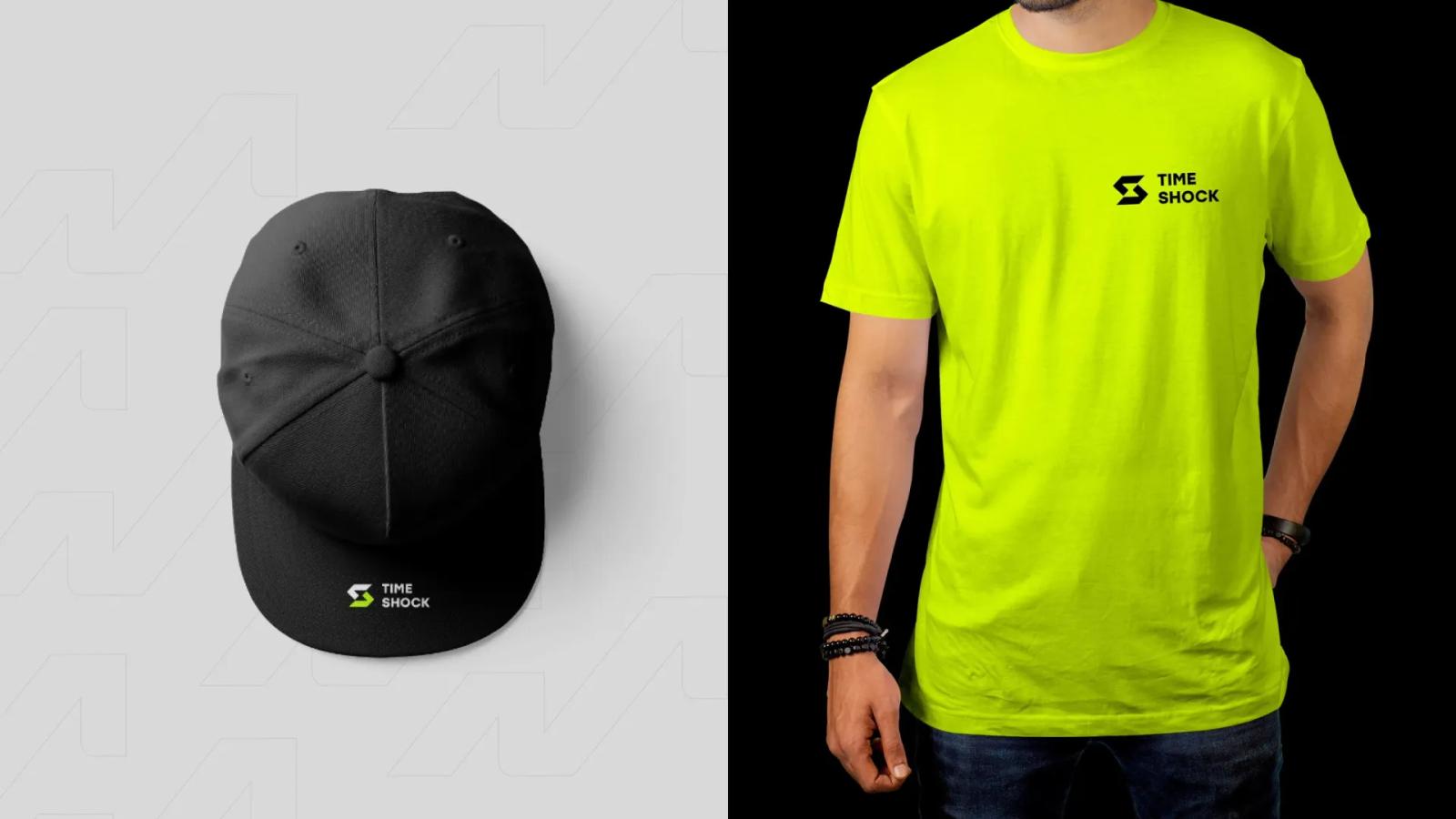 Gorra con el logotipo y al lado hombre con camiseta verde neón que muestra el logotipo minimalista de la marca