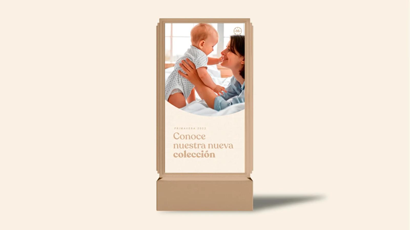 Publicidad vertical de la marca con imagen infantil y mensaje promocional
