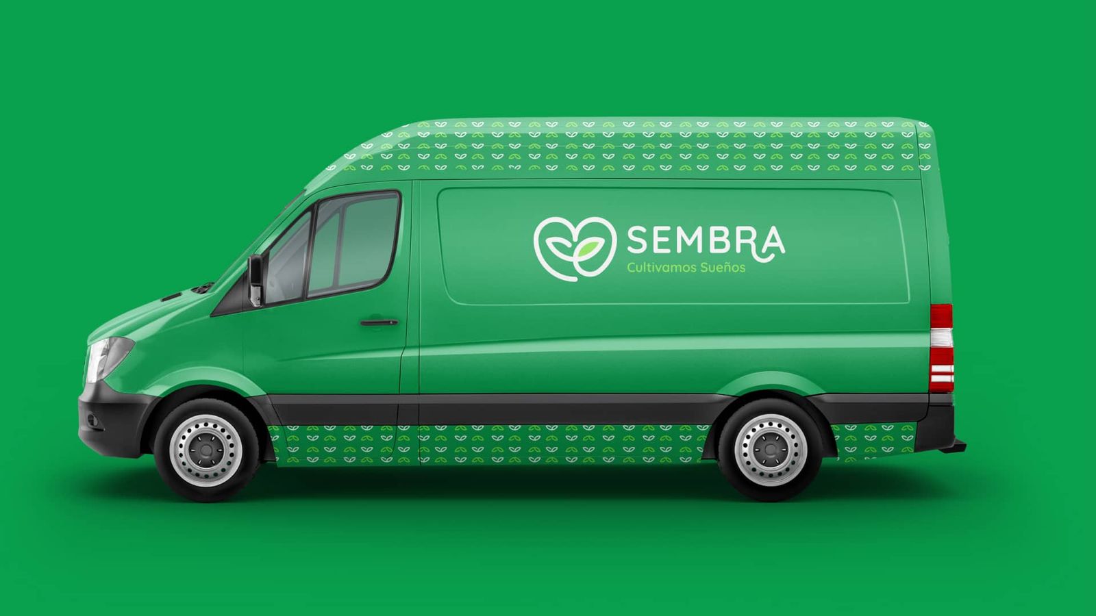 Carro con branding de Sembrá mostrando identidad visual de fundación agrícola