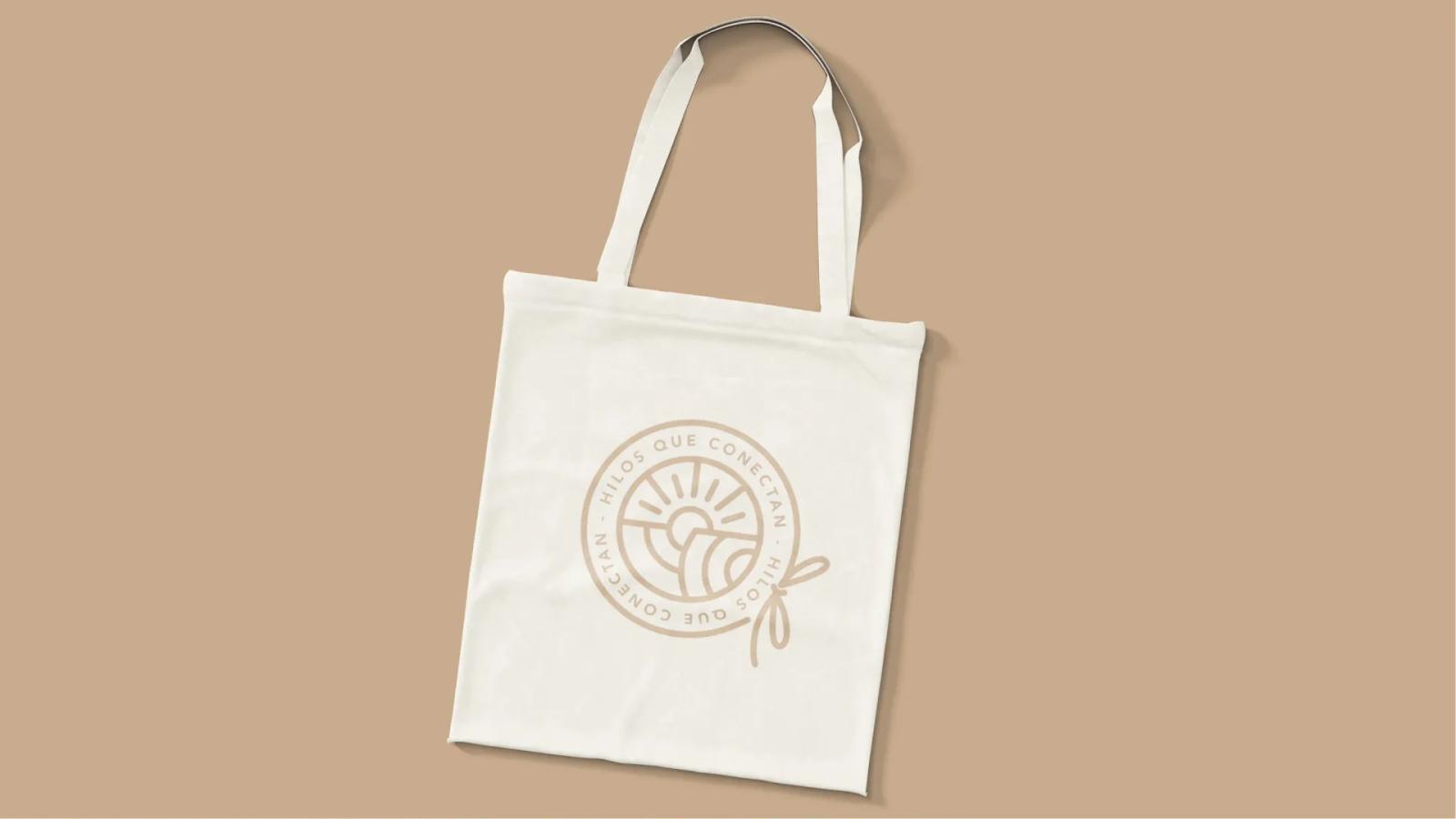 Bolsa reutilizable con identidad visual de la marca