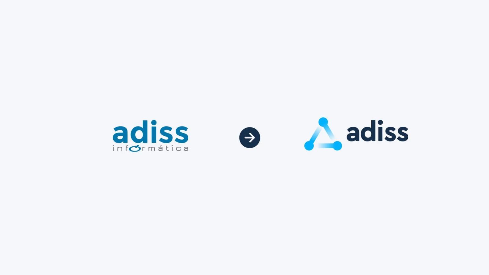 Comparativa de rebranding mostrando la evolución del logotipo antiguo de Adiss Informática hacia la nueva identidad visual minimalista con el isotipo triangular