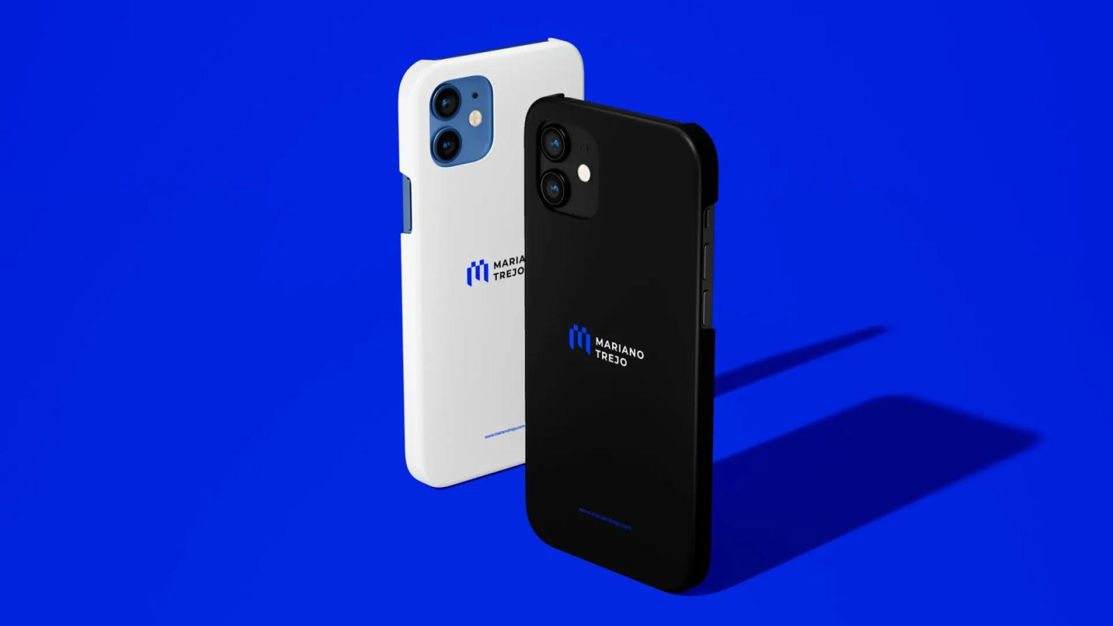 Fundas de teléfono con identidad visual de la marca sobre fondo azul
