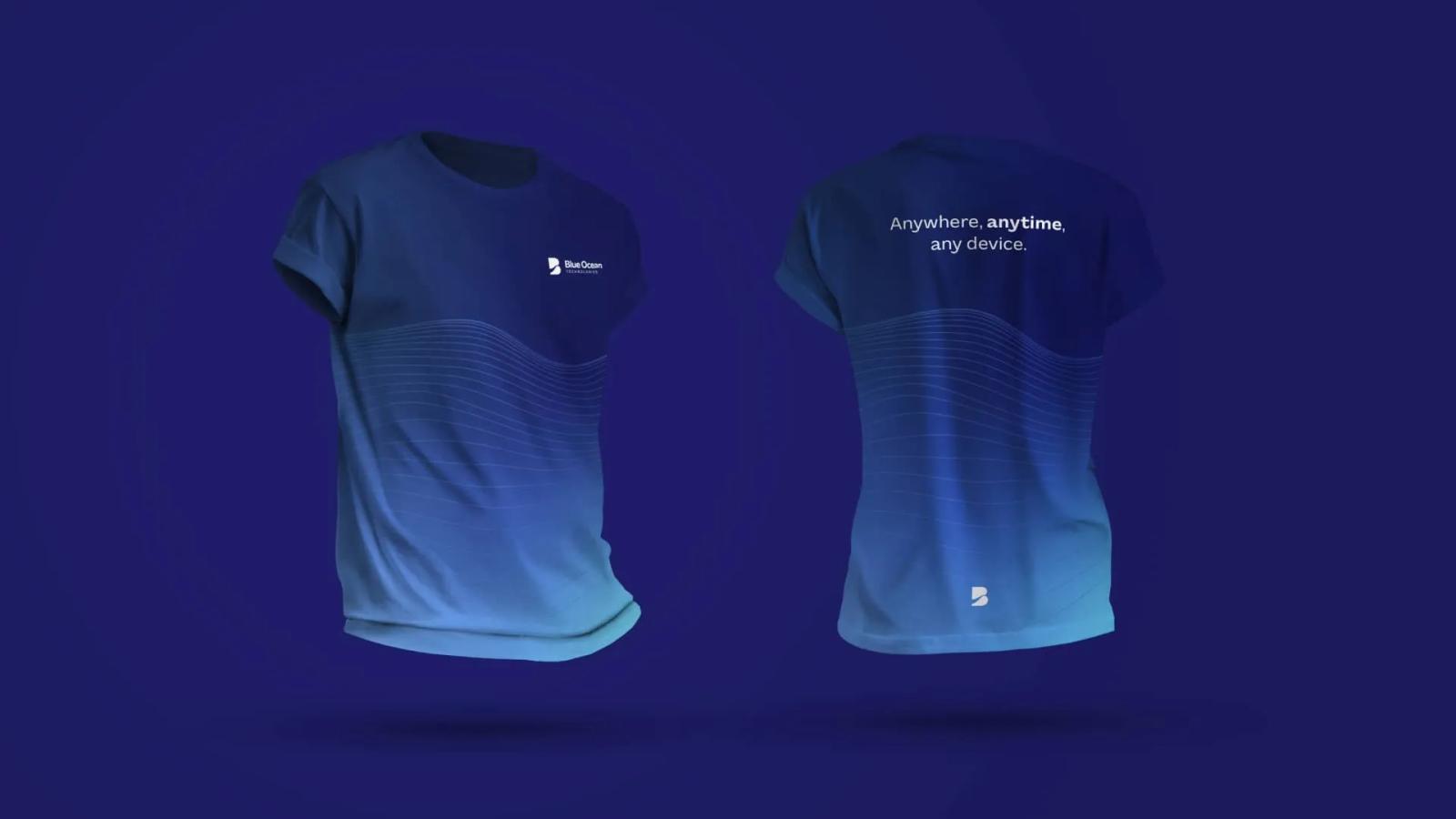 Camiseta corporativa azul de Blue Ocean Technologies con diseño degradado y líneas onduladas mostrando el logotipo en el frente y el eslogan Anywhere anytime any device en el reverso