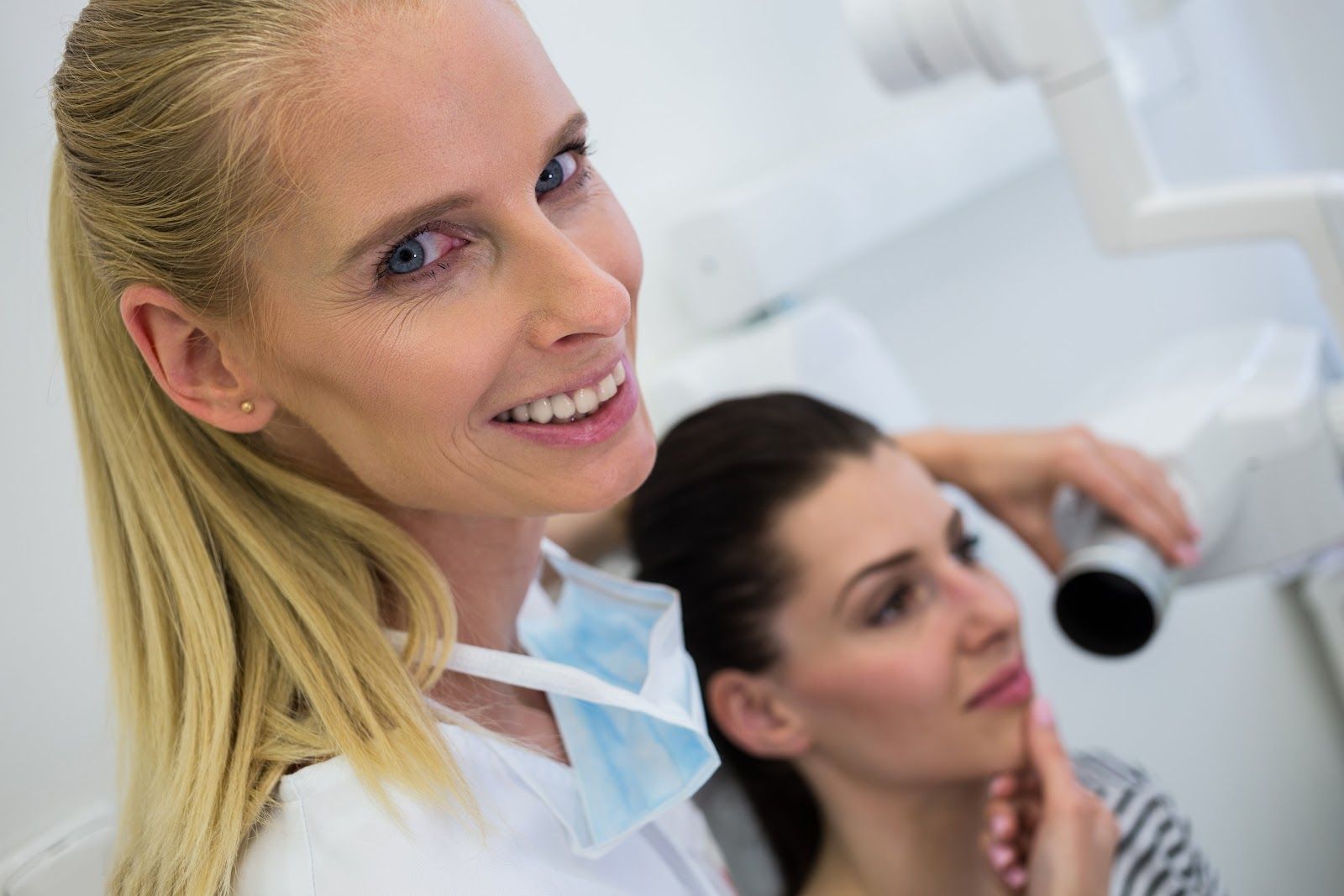 Implanty zębowe a osteoporoza — co mówią meta-analizy, kiedy leki są problemem, a kiedy nie?