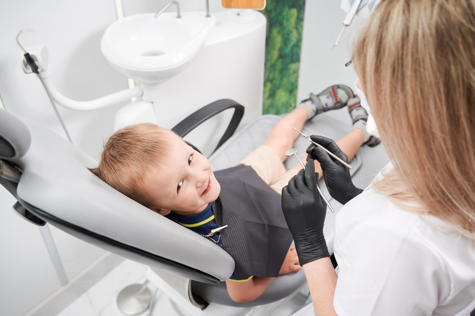 Pierwsza wizyta dziecka u dentysty - kiedy iść i jak się przygotować