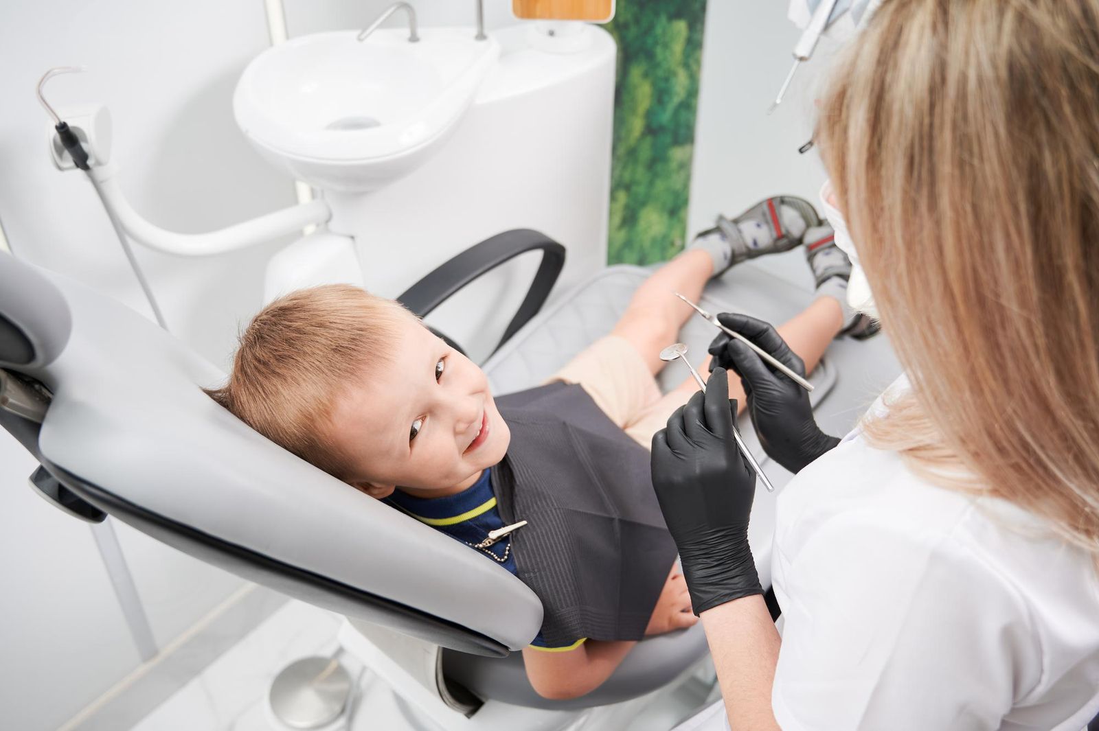Pierwsza wizyta dziecka u dentysty - kiedy iść i jak się przygotować