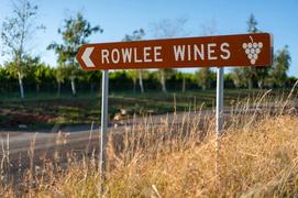 rowlee wines sign