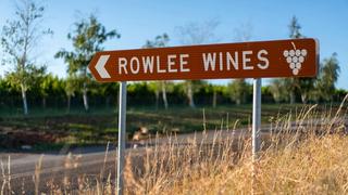 rowlee wines sign