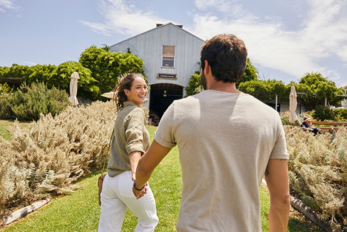 Couple sightseeing in Mudgee