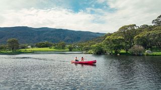 People canoeing on Lake Crackenback