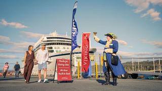 Cruise passengers arrive in Eden