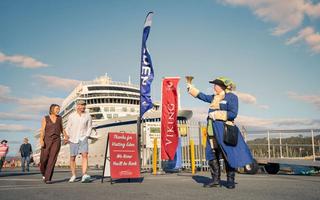 Cruise passengers arrive in Eden