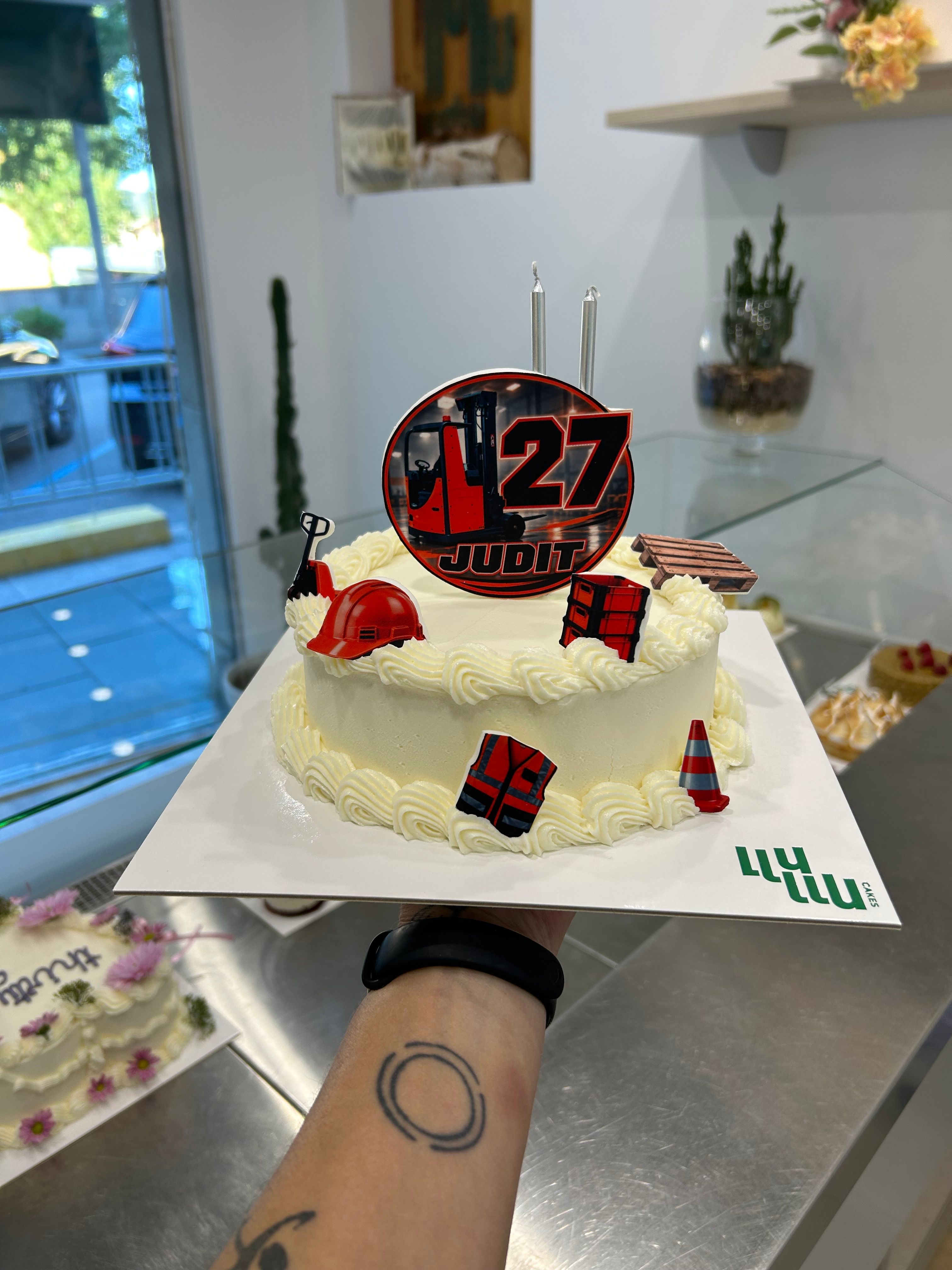 Pastel carretilla almazen blanco personalizado