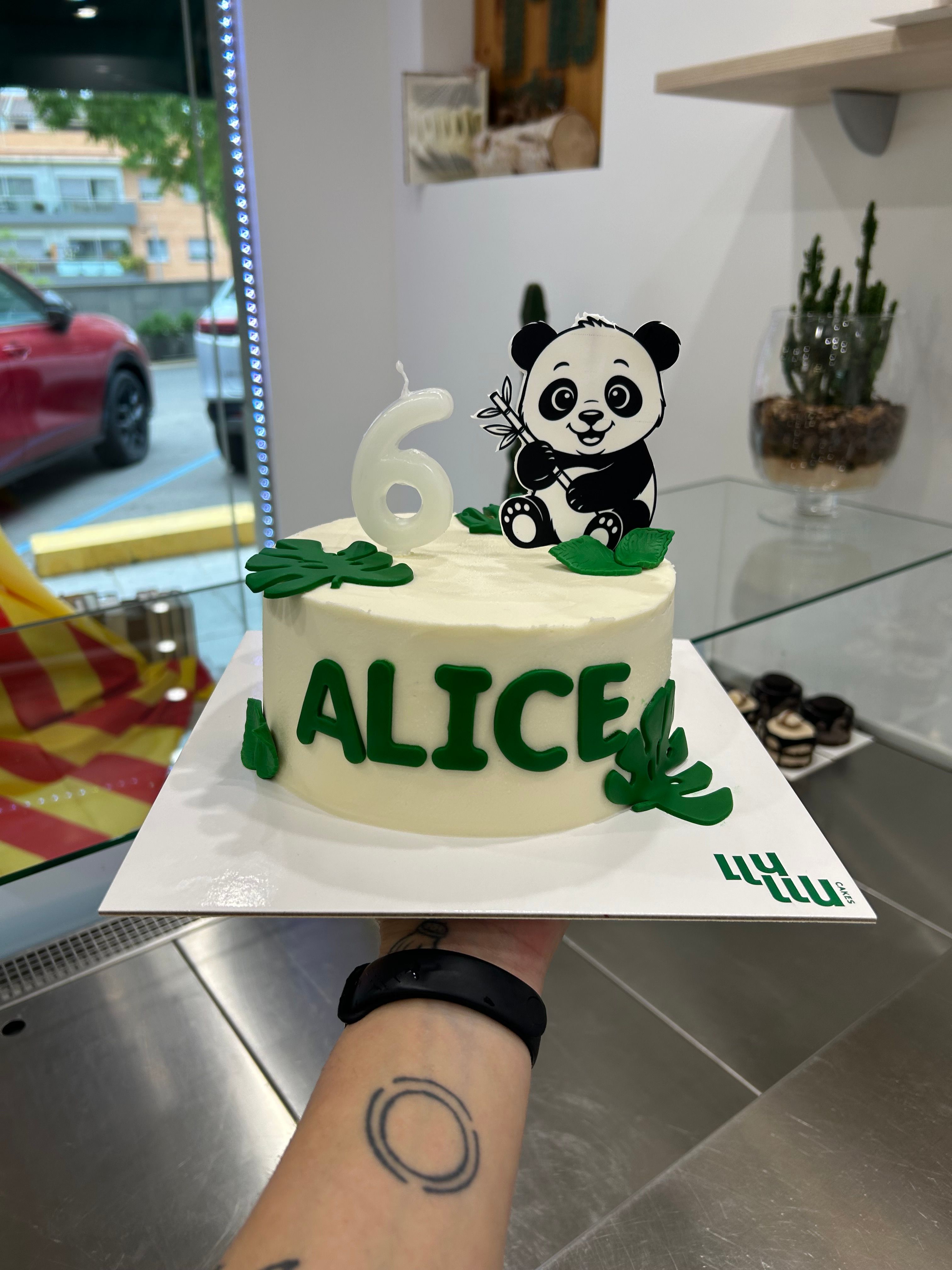 Pastel oso panda personalizado blanco verde