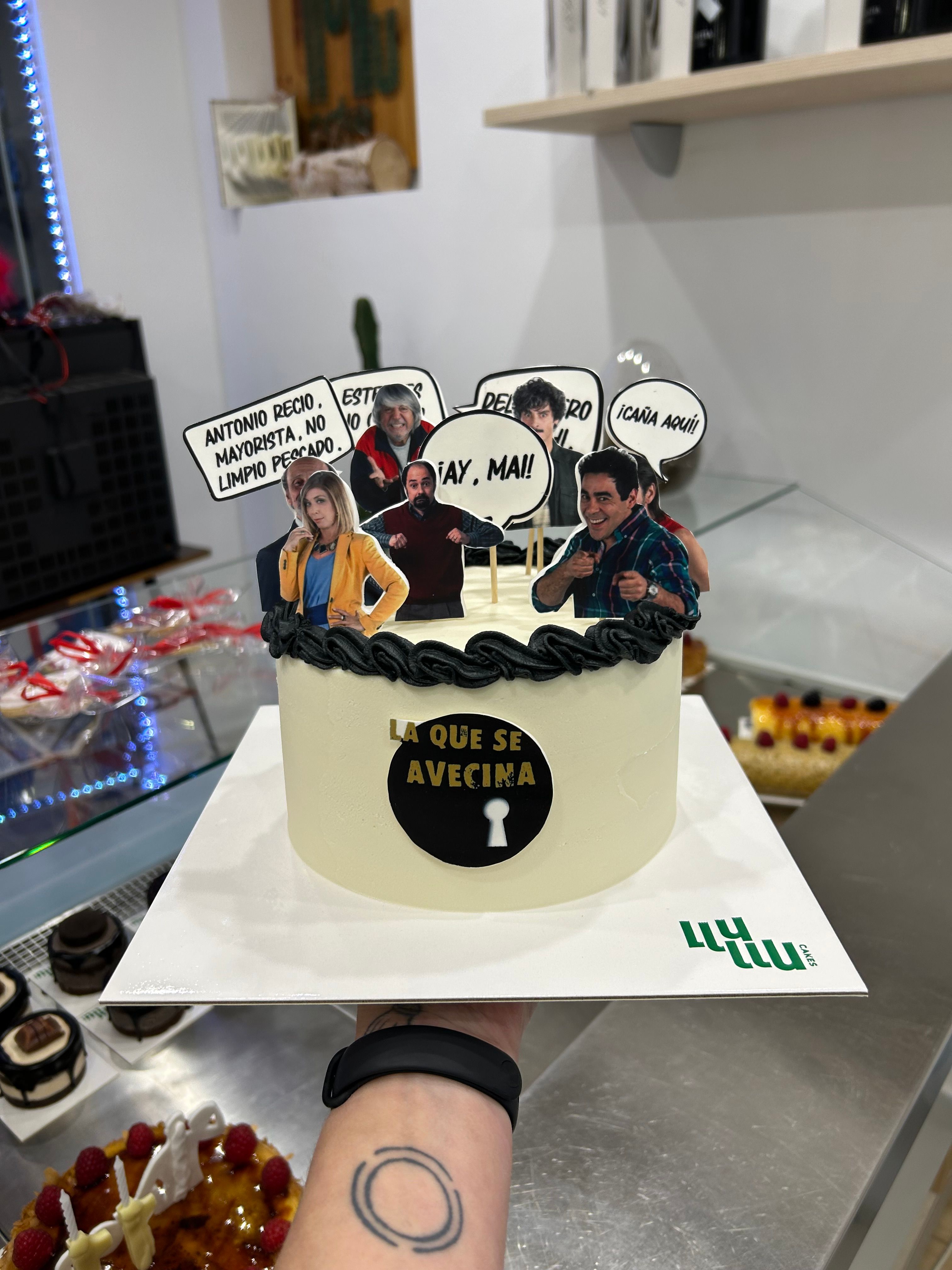 Pastel la qe se avecina personalizado