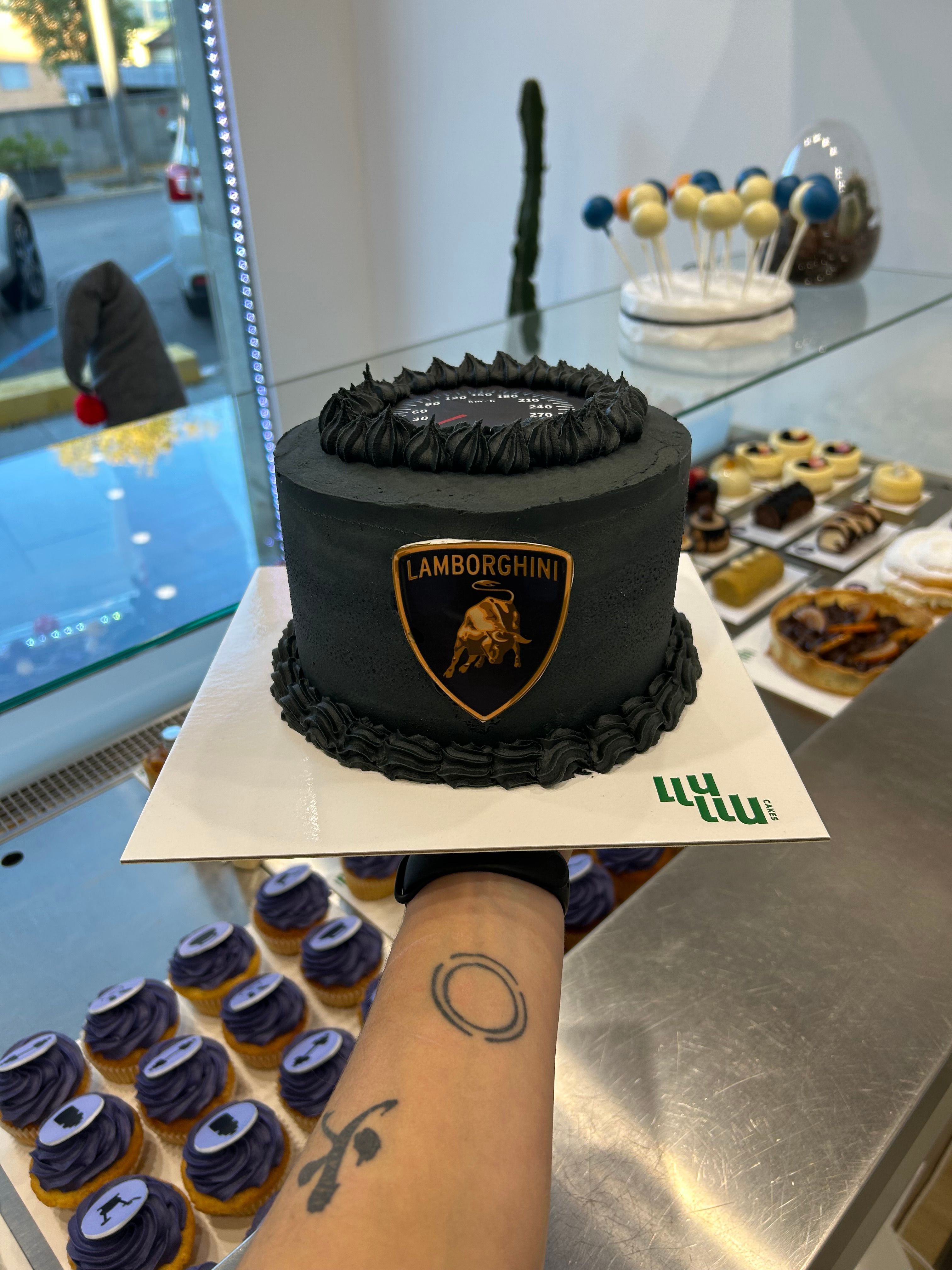 Pastel lamborghini negro coche guapo dorado 