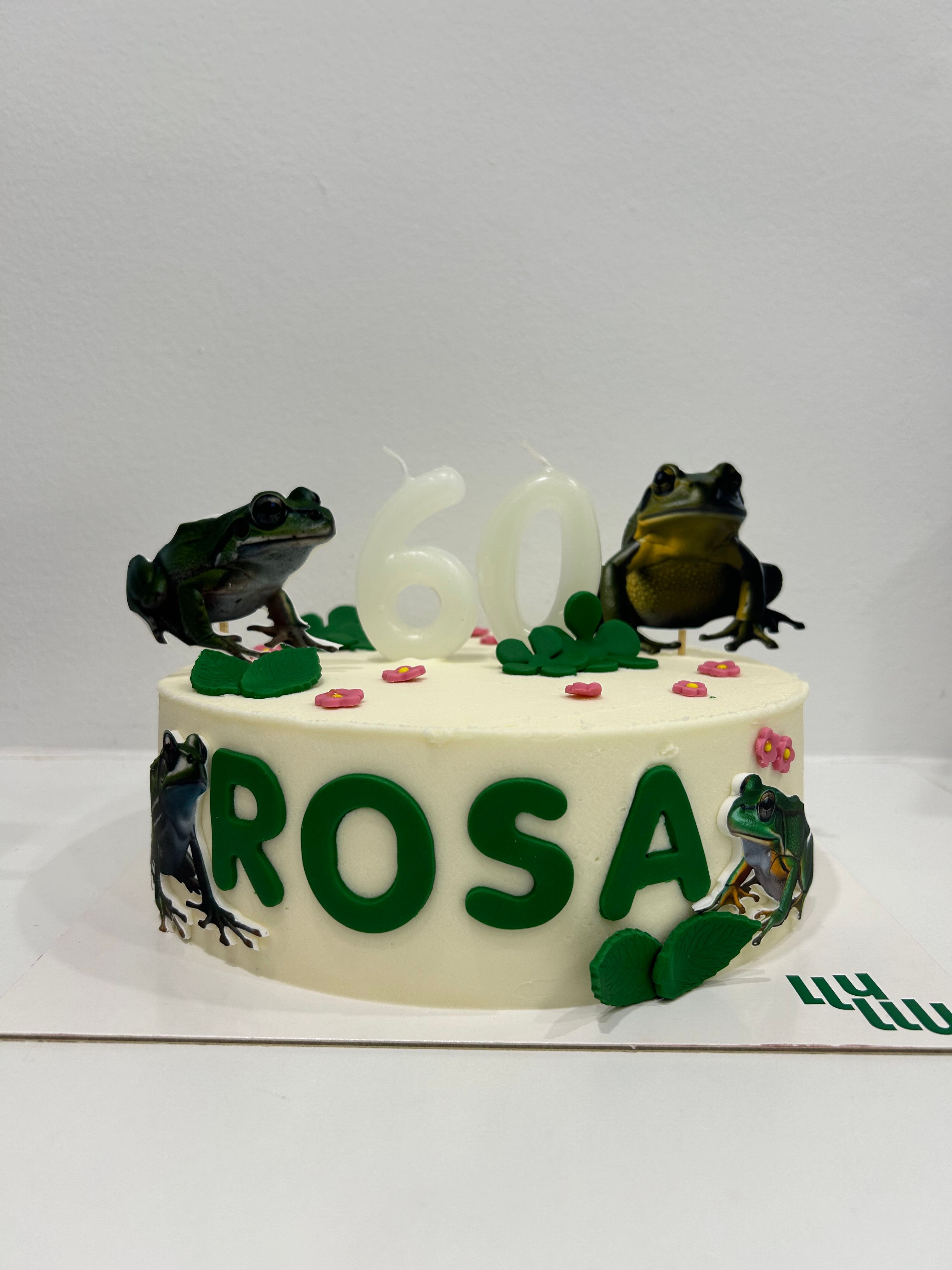 Pastel ranas verdes i blanco