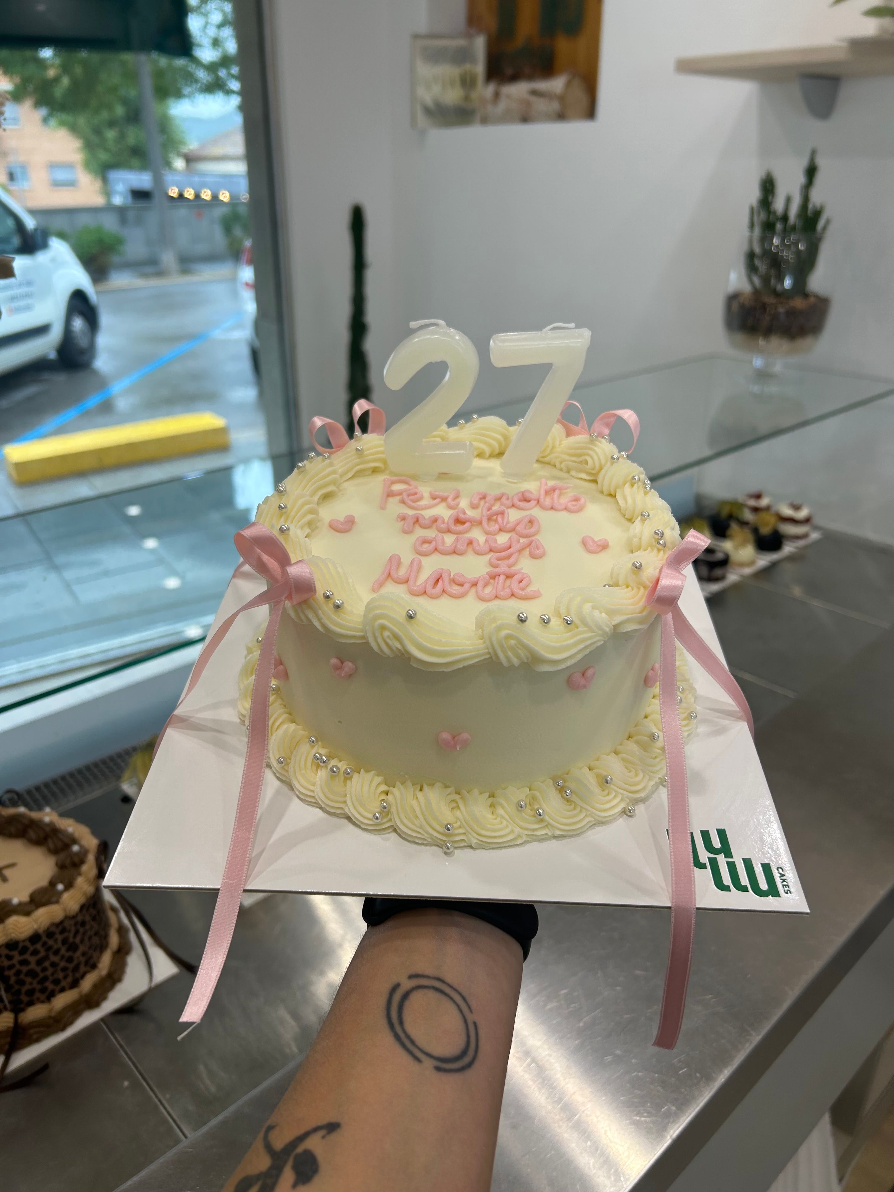 Pastel Blanco lazos rosas