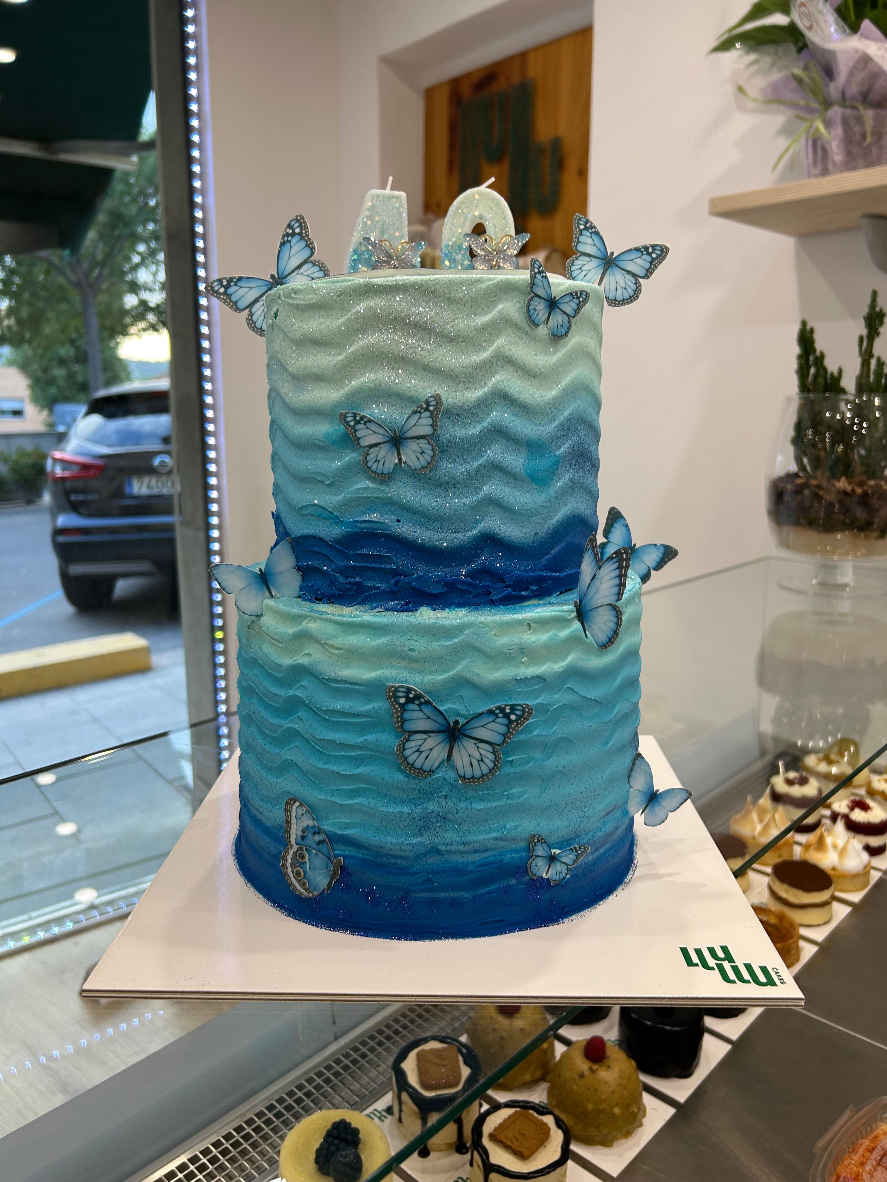Pastel mariposas 2 pisos azul
