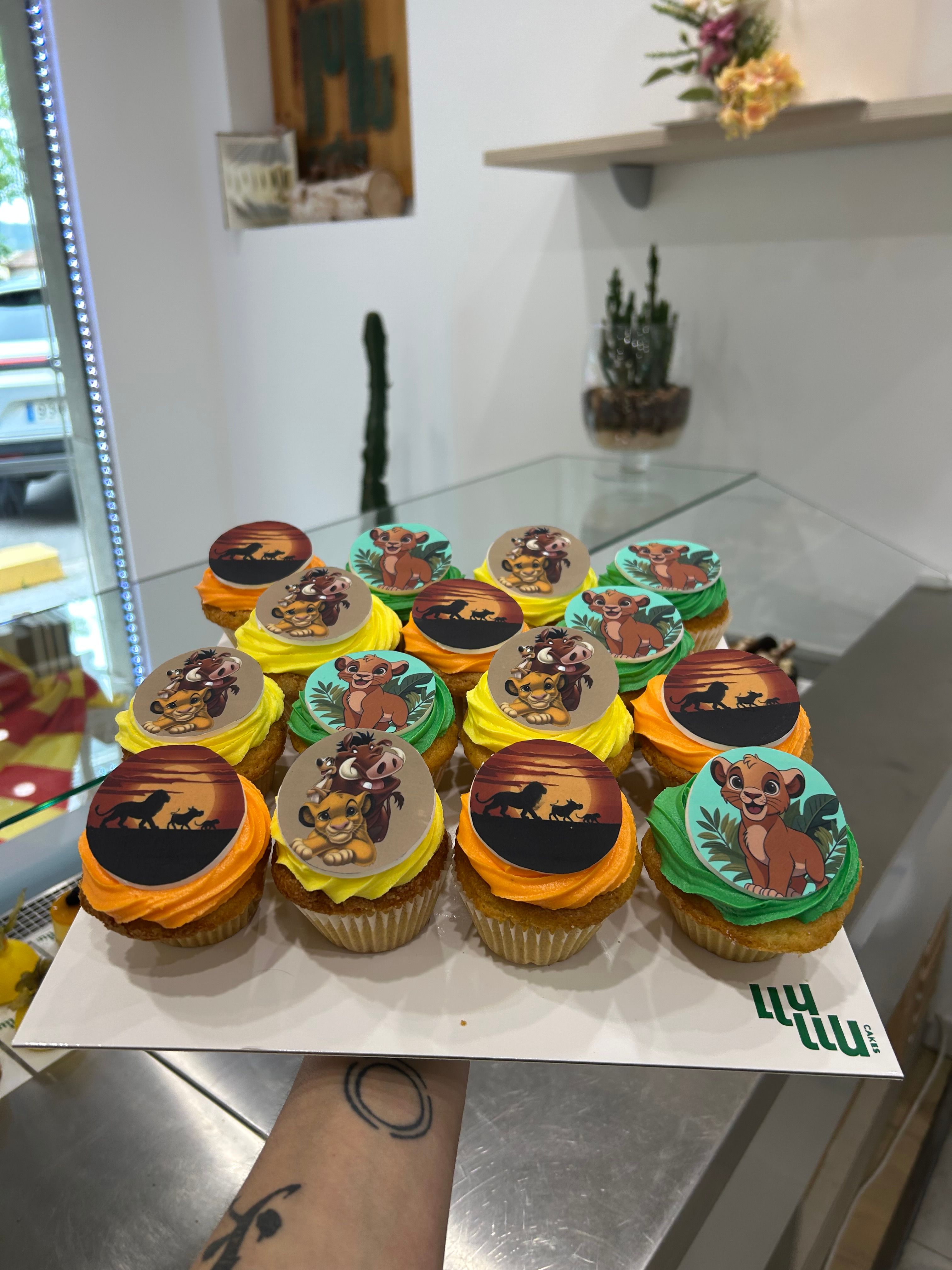 Cup cakes rey leon 