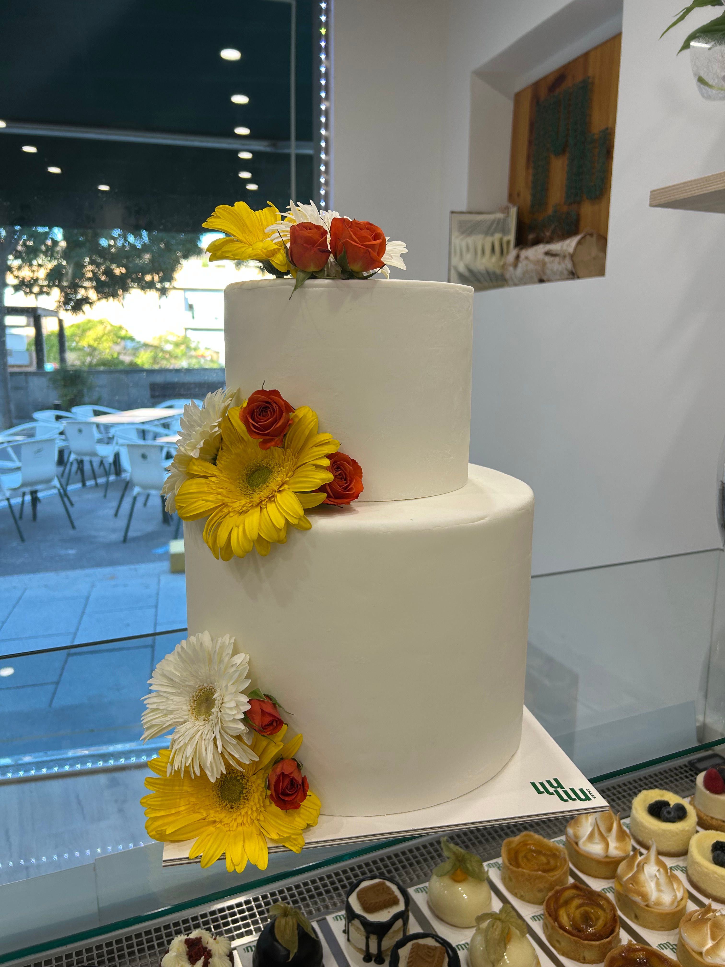 Pastel boda girasoles flores naranjas