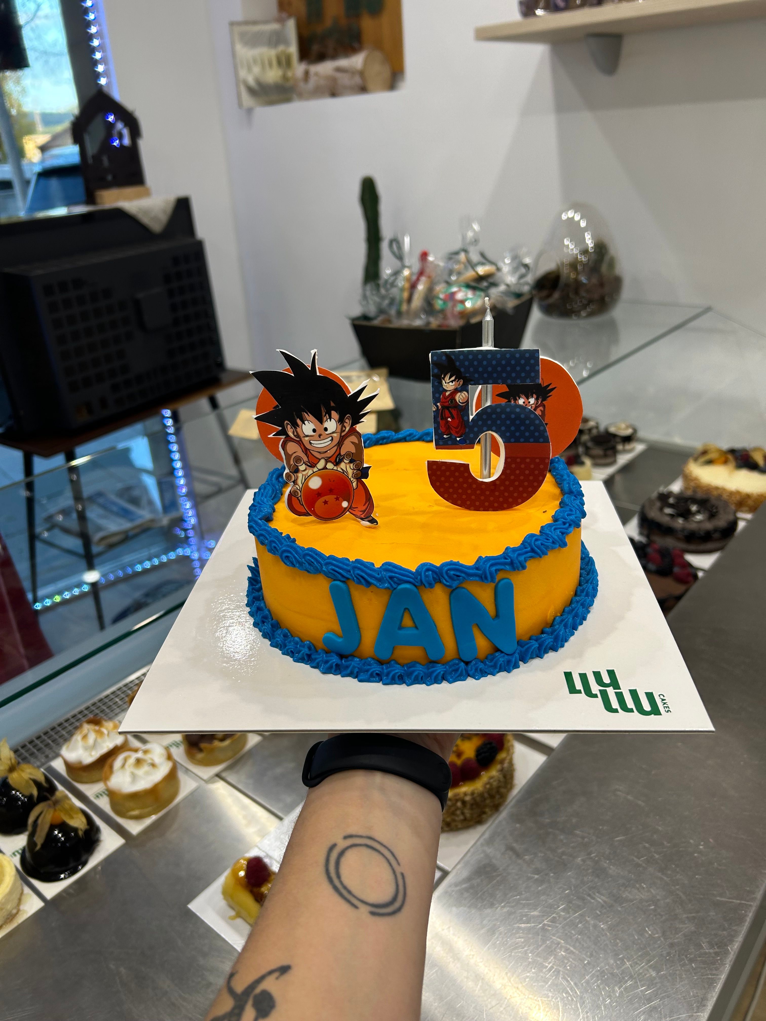Pastel inflantil dragon ball naranja azul