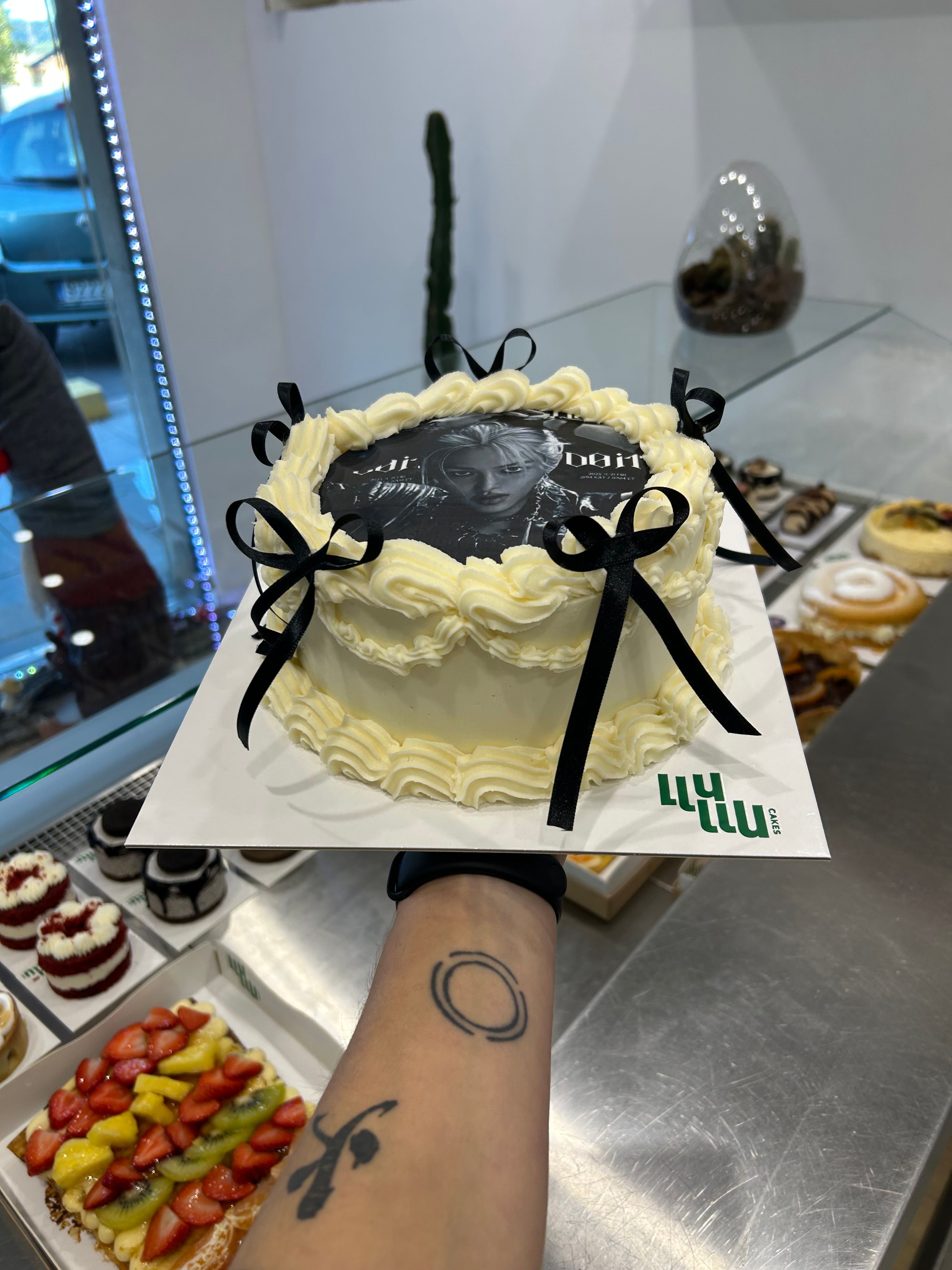 Pastel blanco y negro