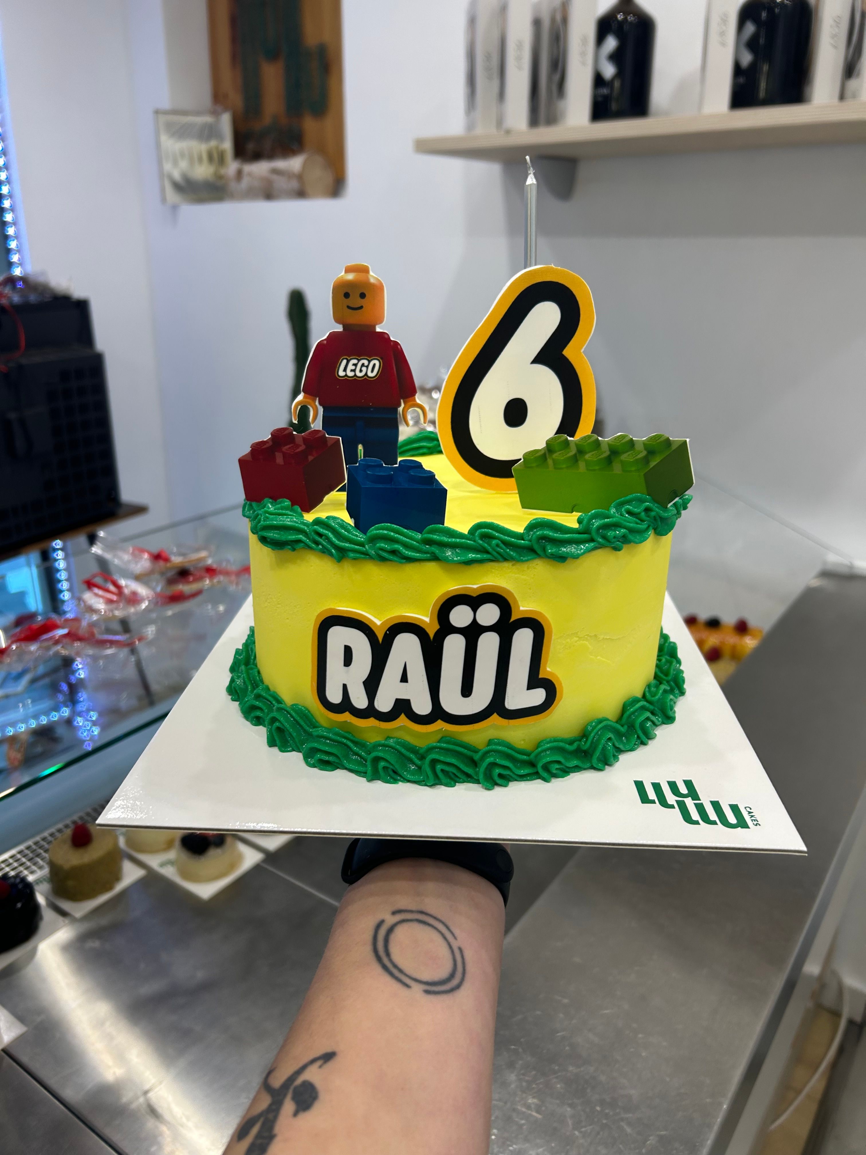 Pastel lego infantil personalizado amarillo verde azul rojo