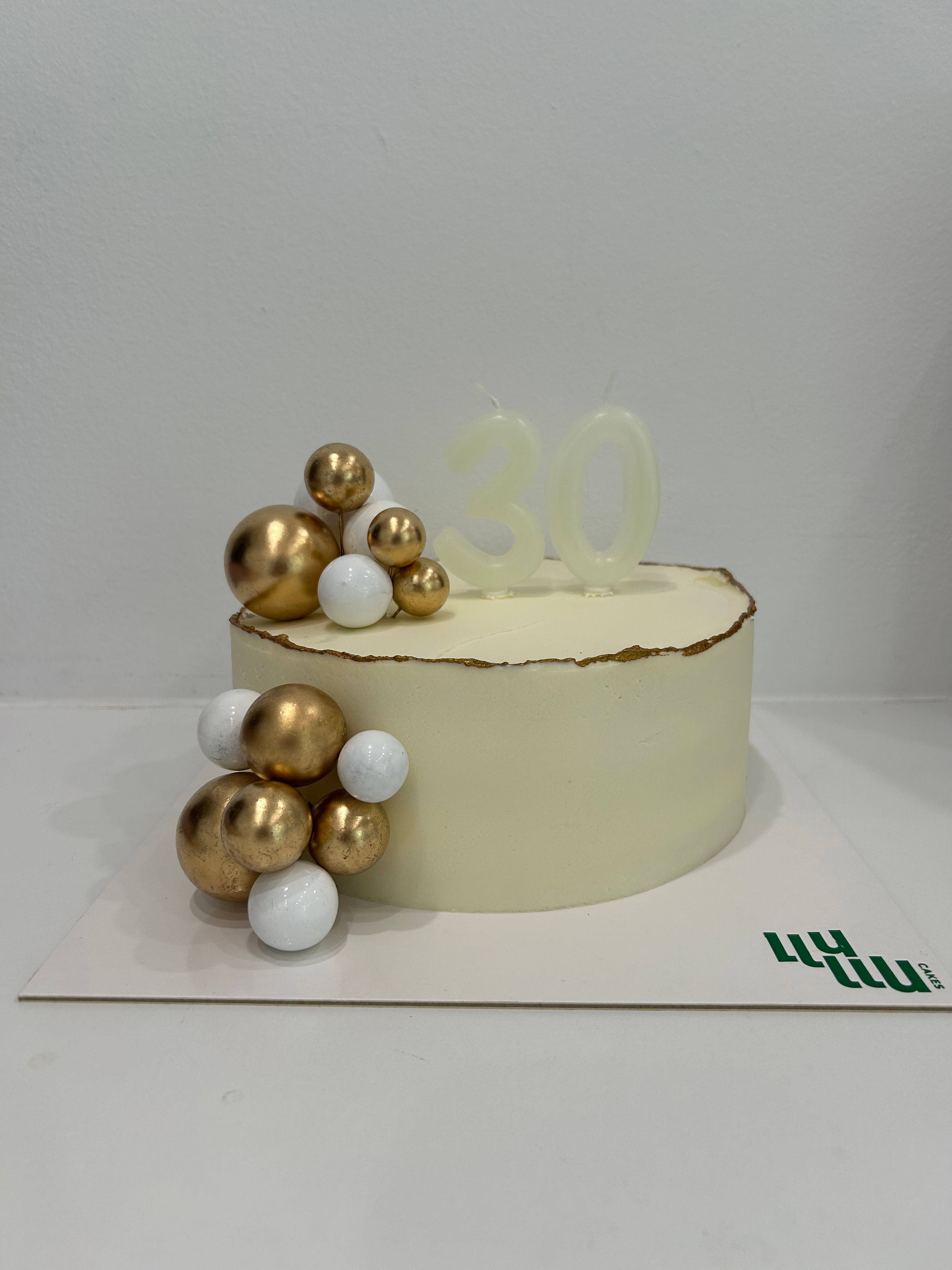 Pastel 30 años blanco y dorado bolas