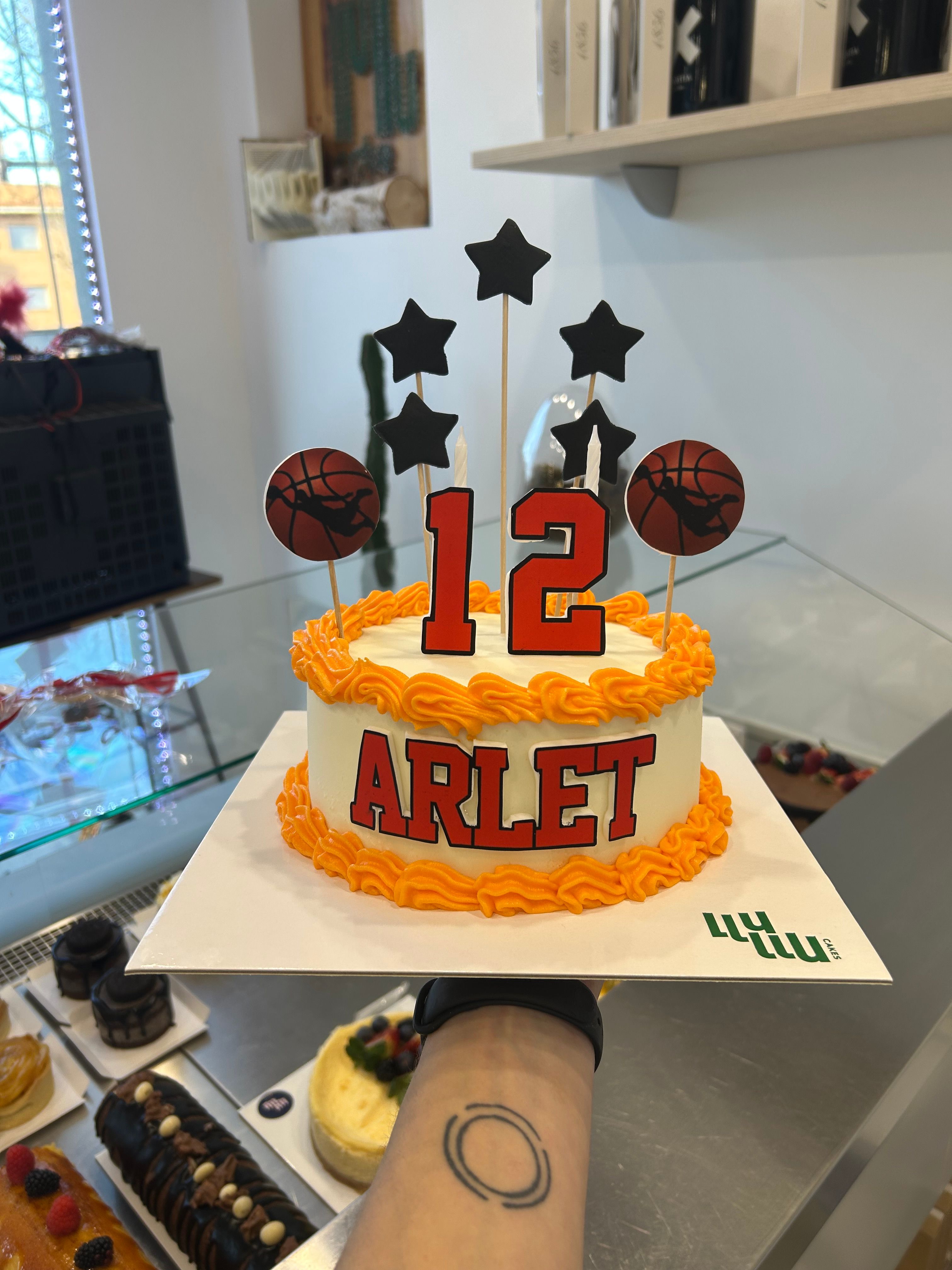 Pastel basquet niña naranja blanco pelota basquet
