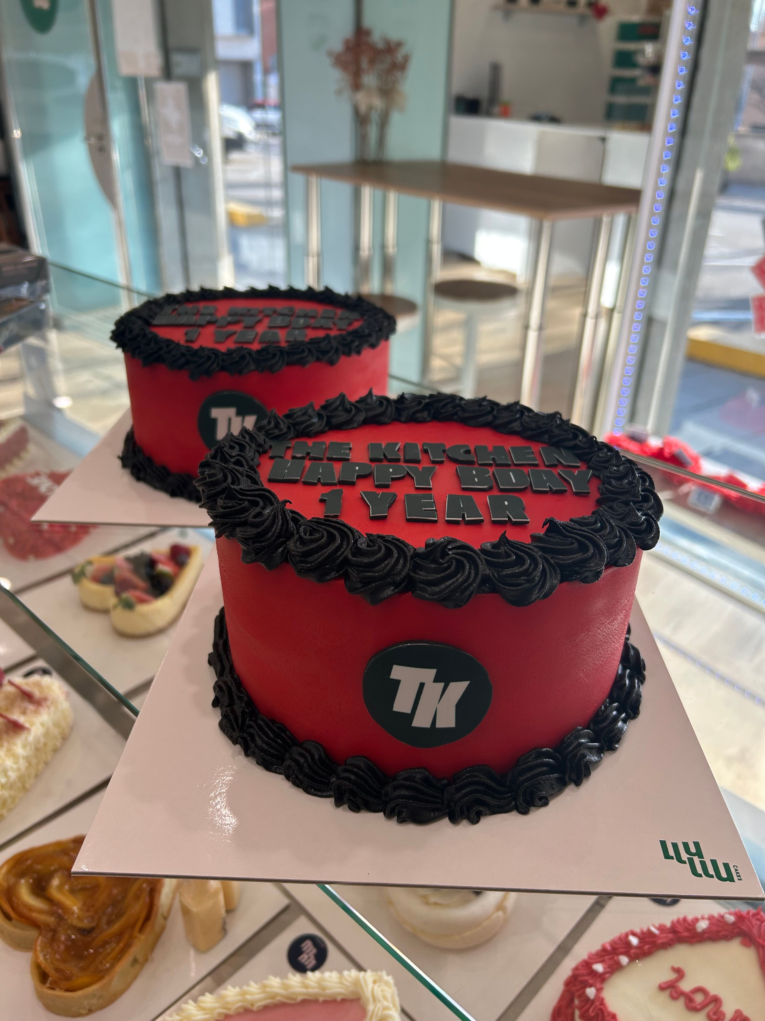 Pastel rojo personalizado