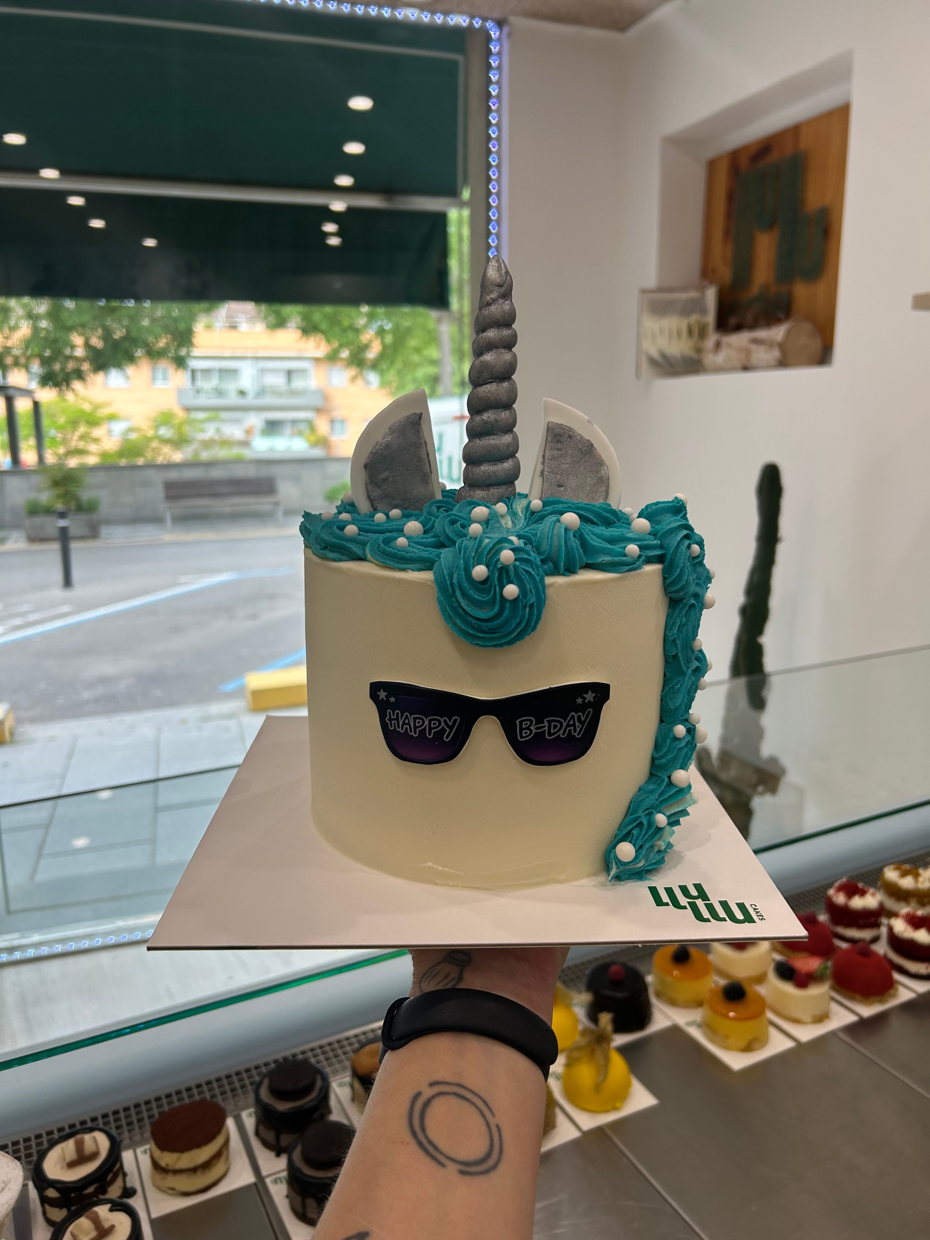 Pastel unicornio adulto blanco azul plateado