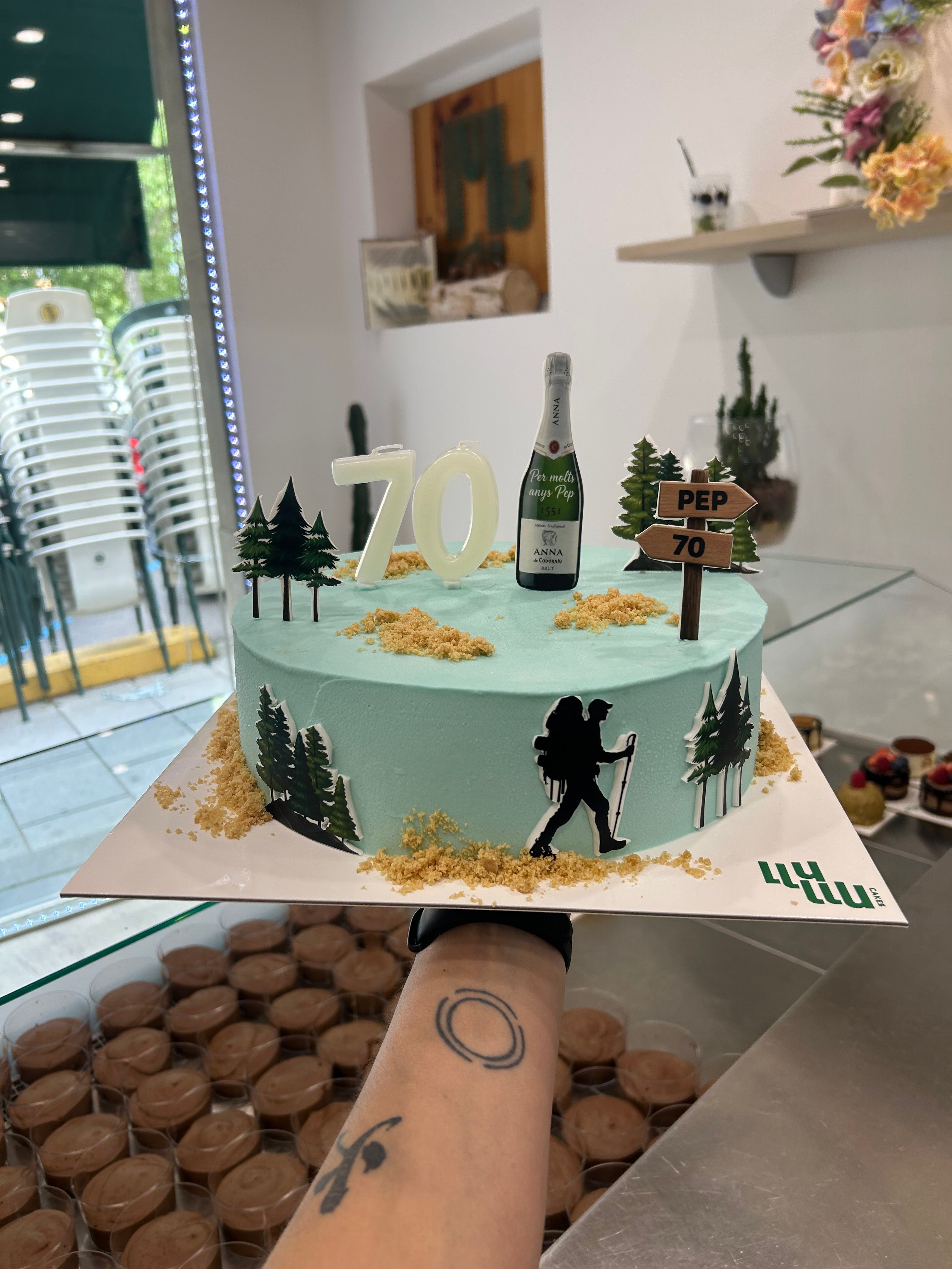 Pastel adulto bosque montaña 70 años