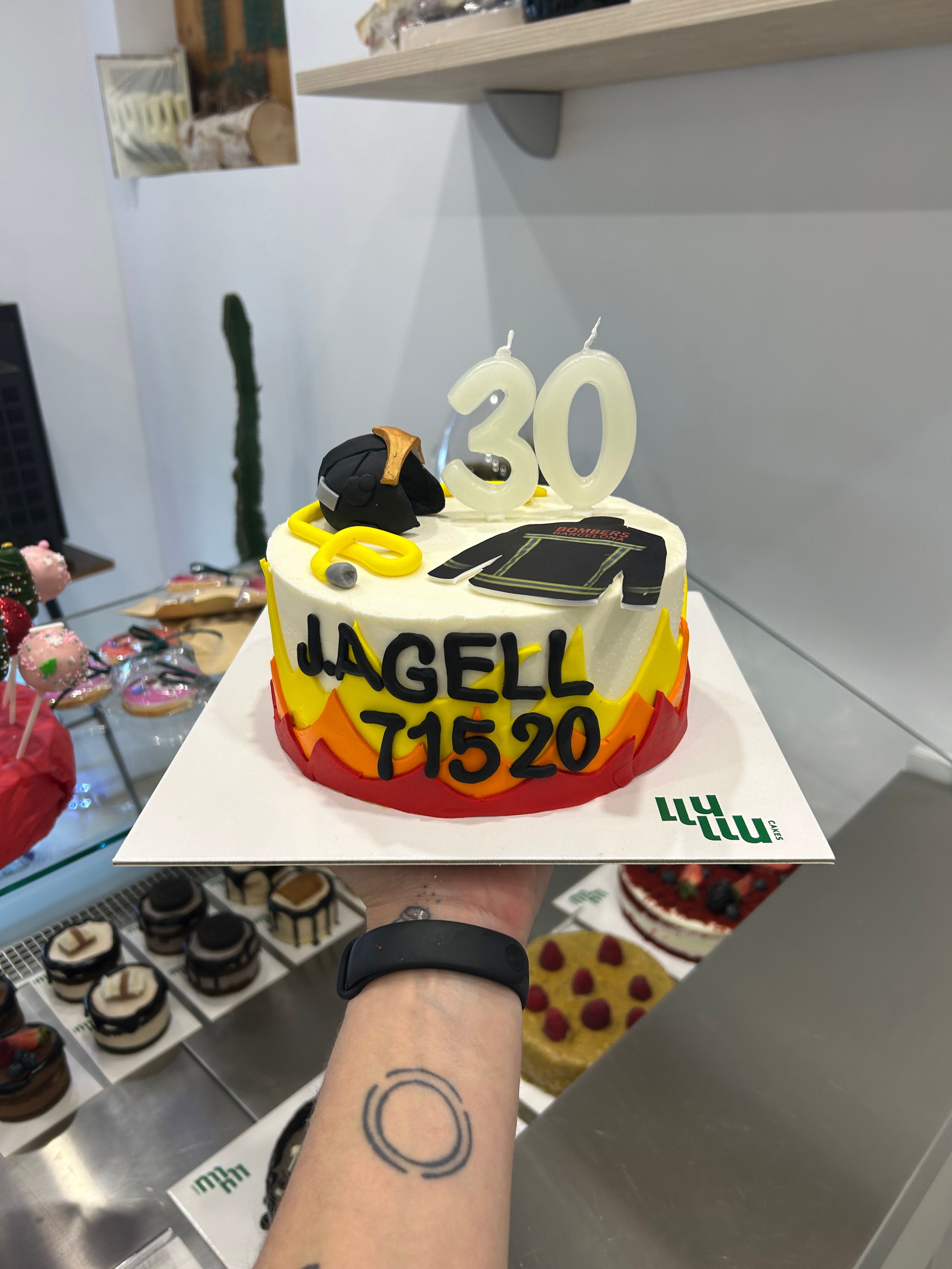 Pastel bombero 30 años  personalizado