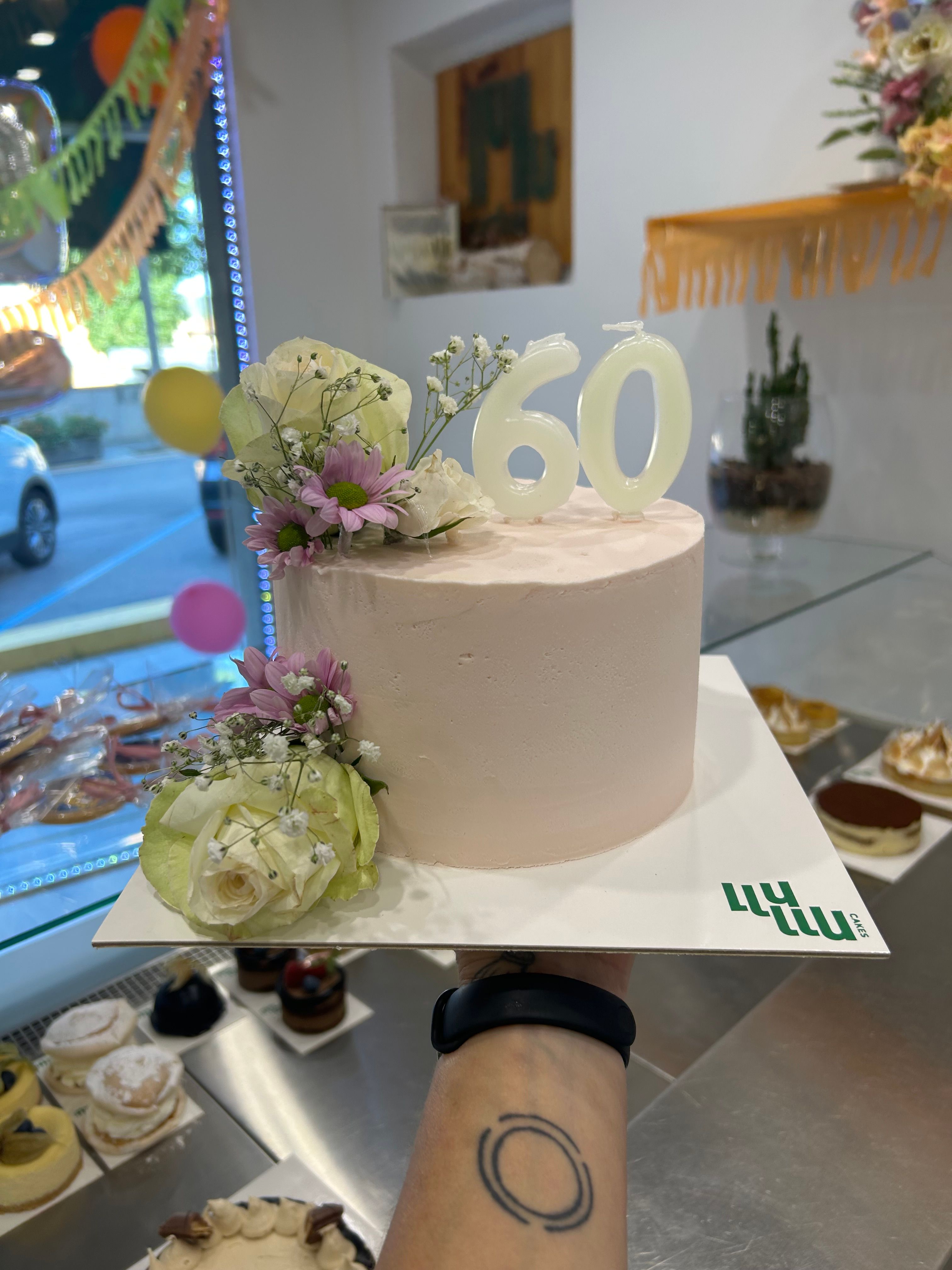 Pastel 60 años flores rosa finito