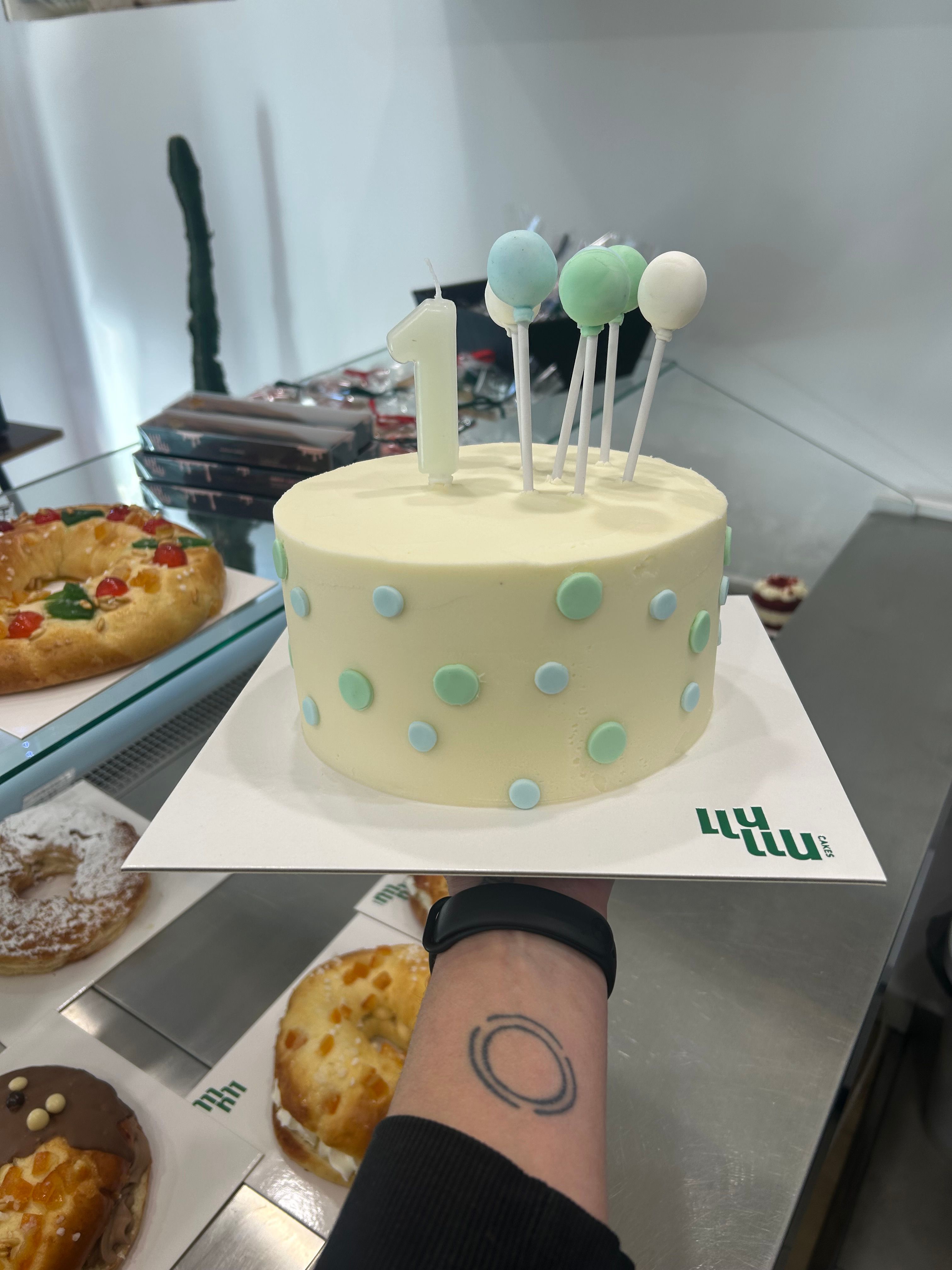 Pastel 1 año primer año globos azul clarito blanco