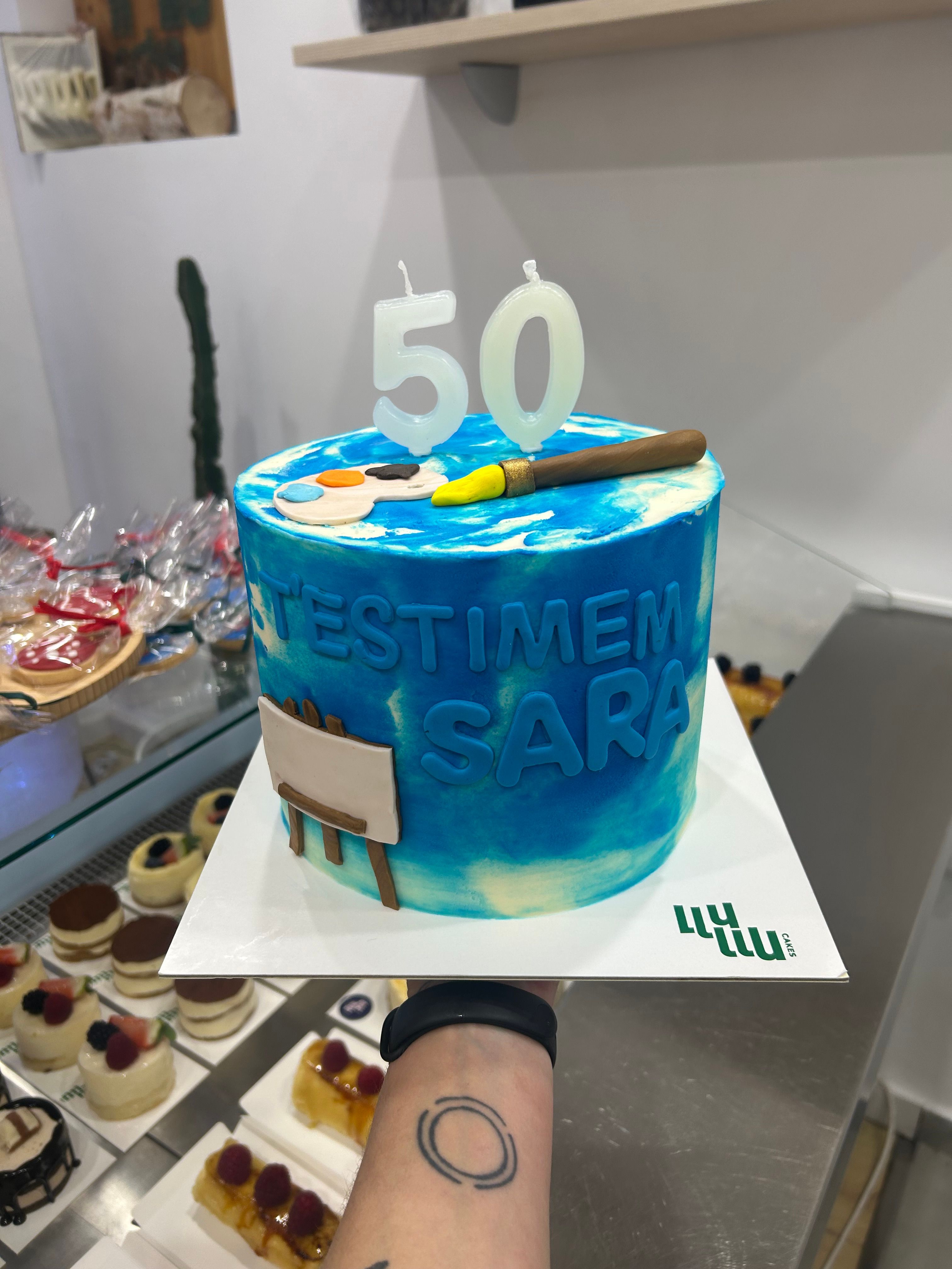 Pastel 50 años azul pintora pintura pincel
