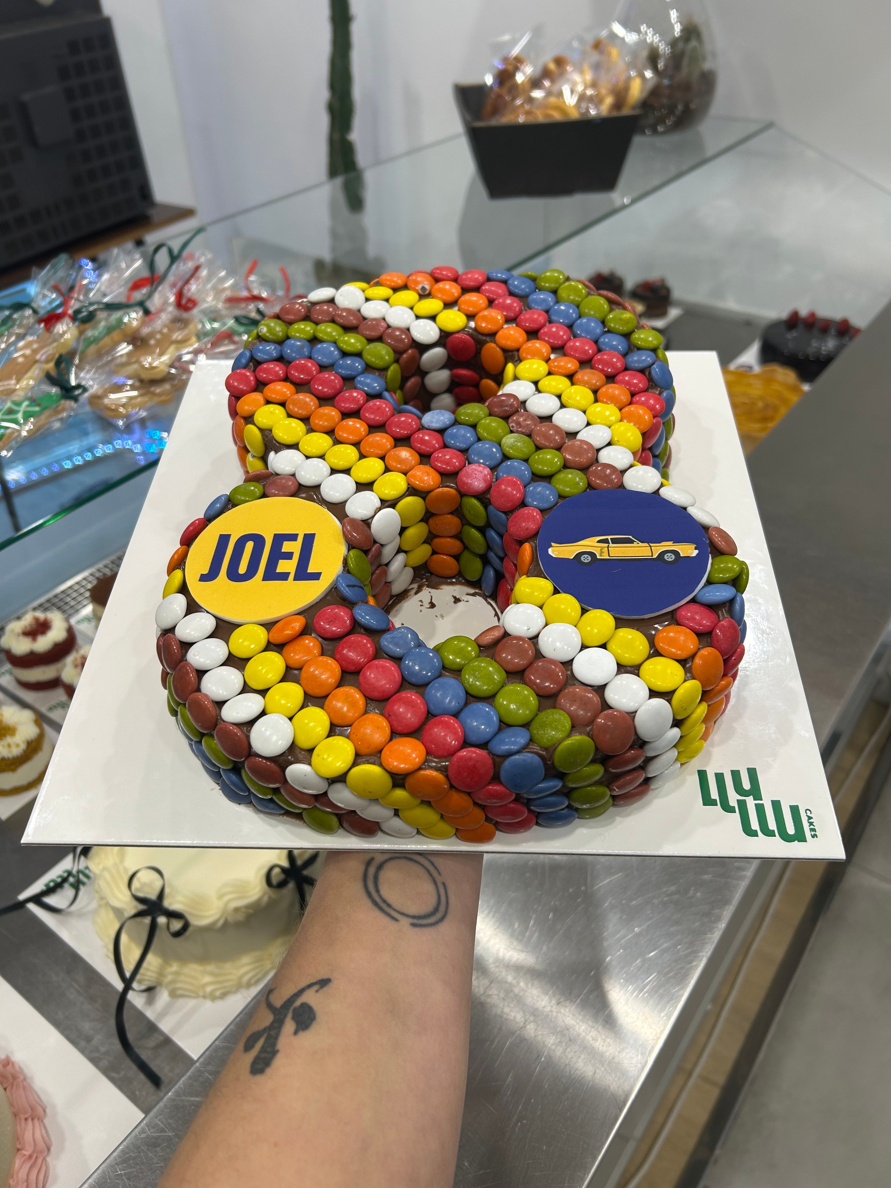 Pastel numero 8 lacasitos personalizado 