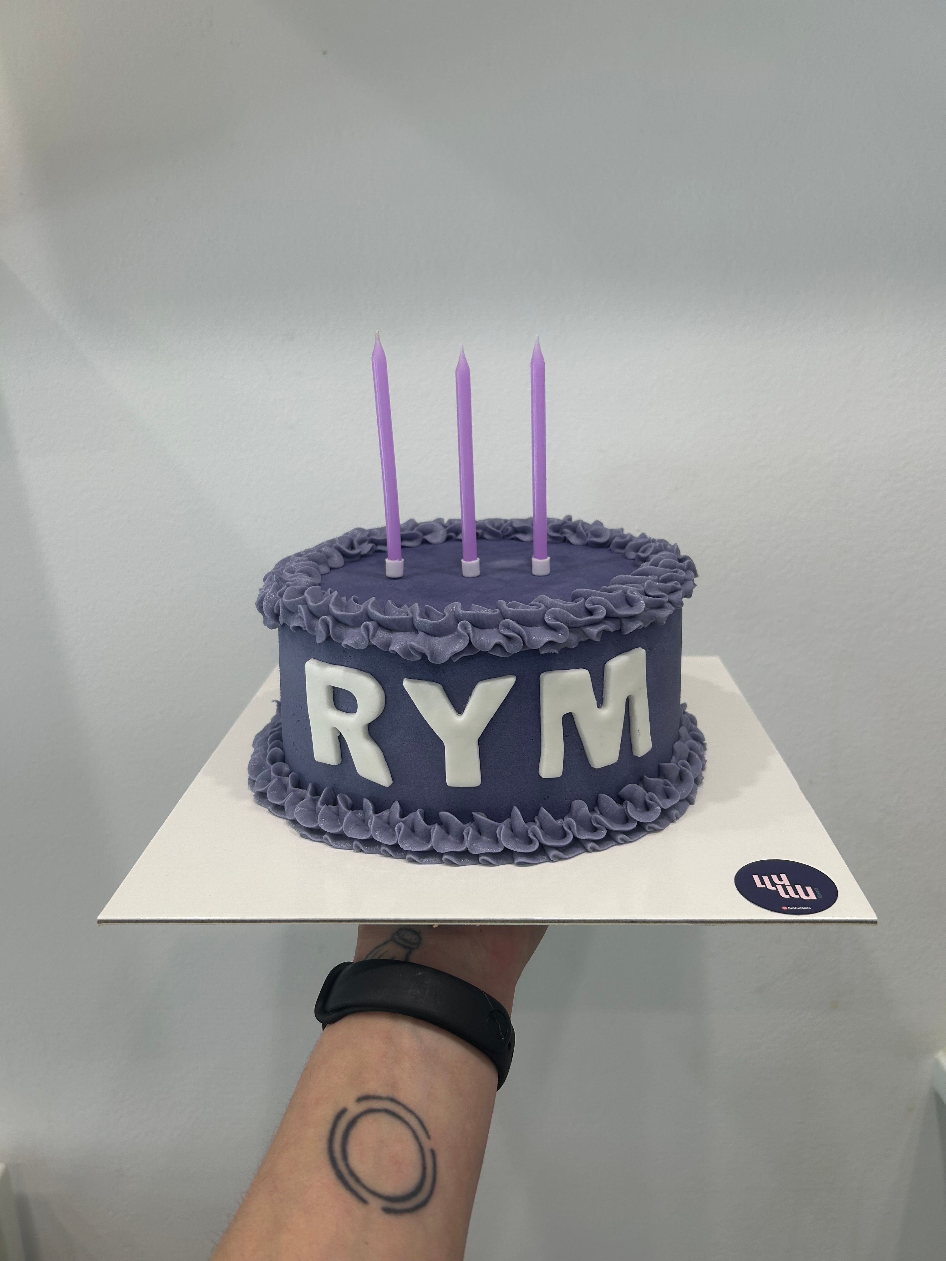 Pastel morado
