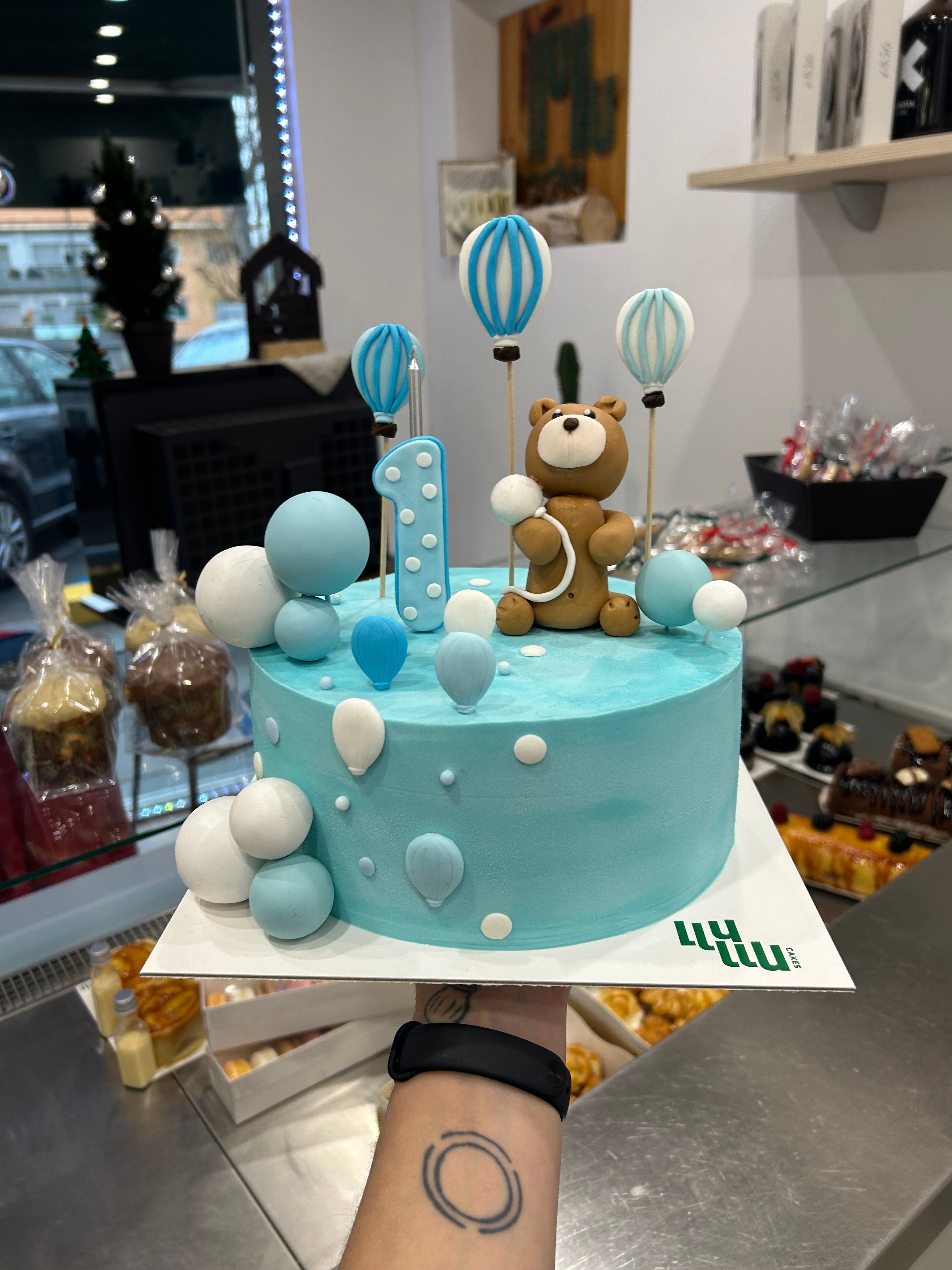 Pastel ossito primer año azul ossito marron globos