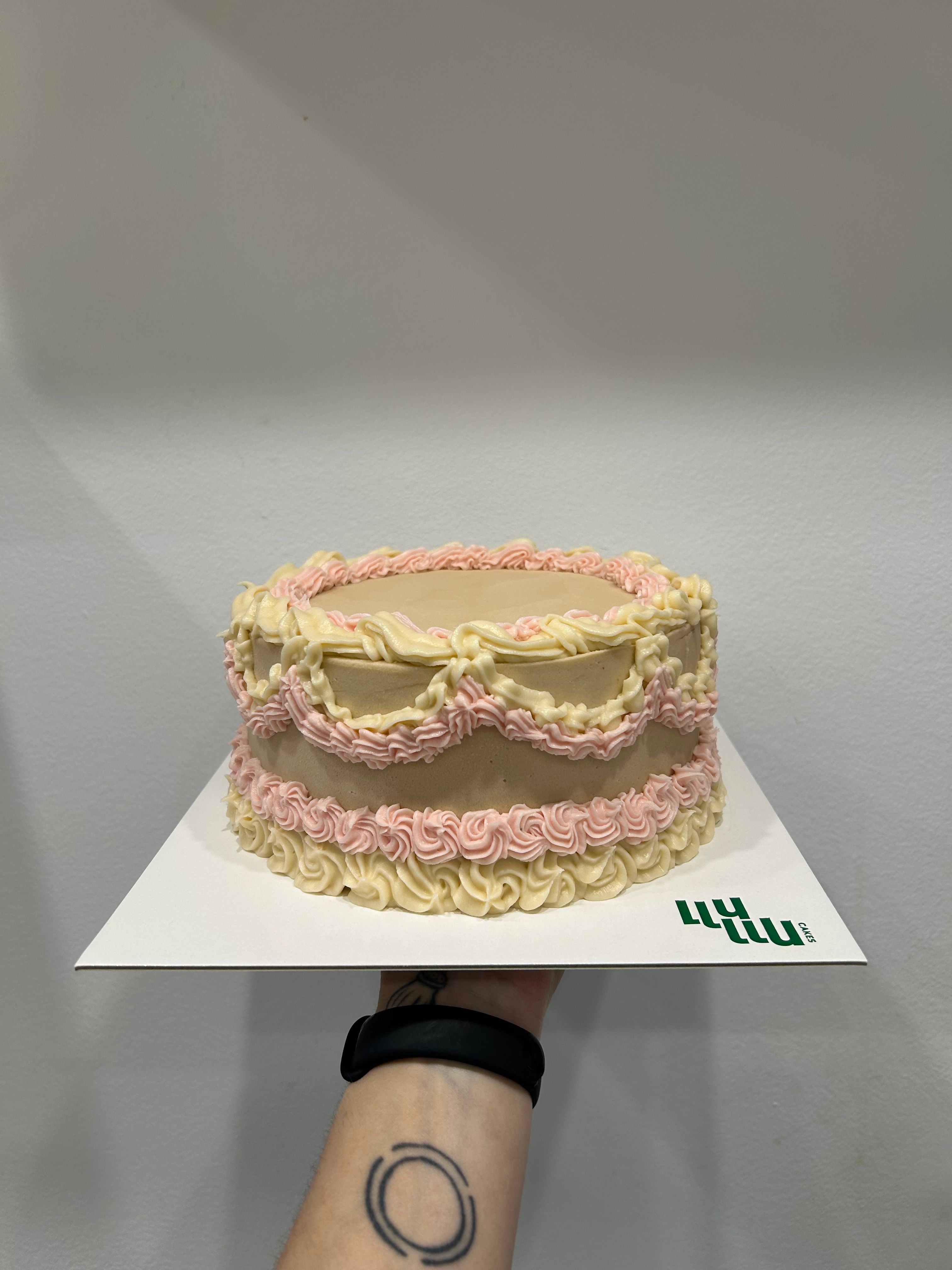 Pastel bordado