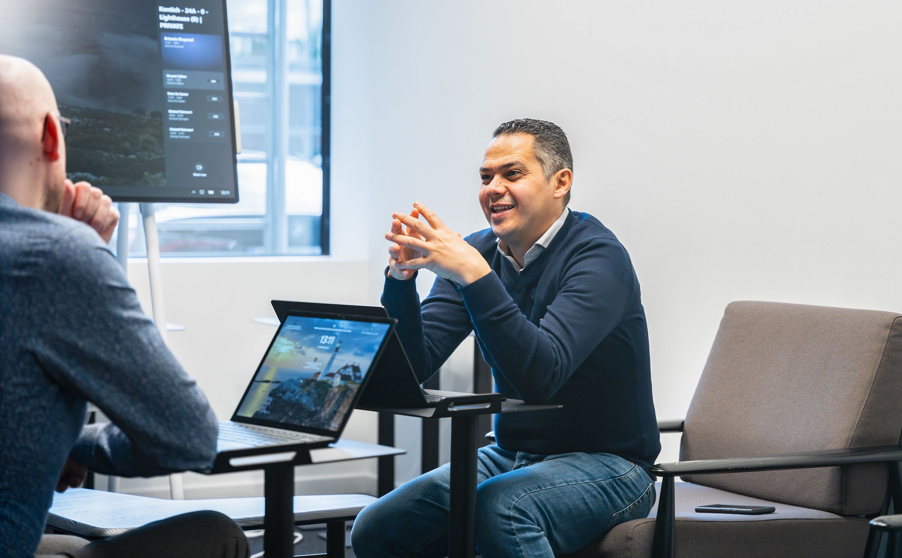 Our Modern Workplace experts will shape your hybrid workspace I Arxus