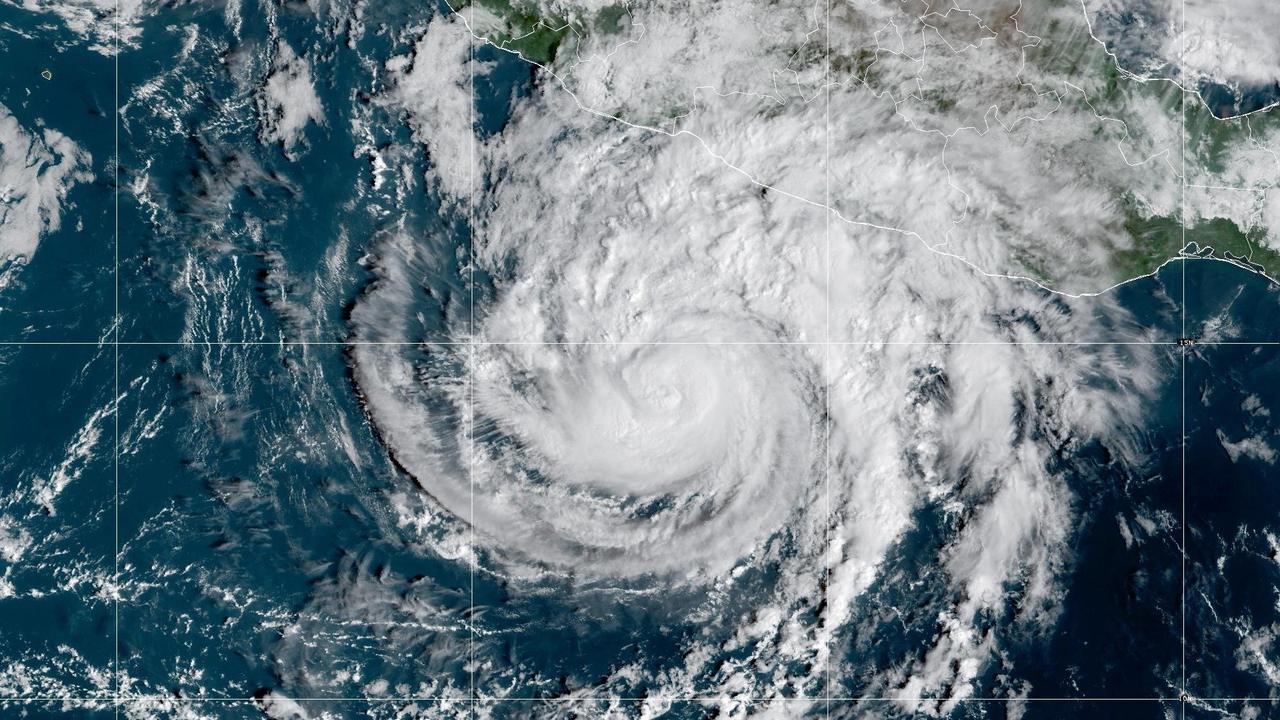 Imagen satelital del huracán Trudy frente a las costas de Guerrero y Michoacán, la mañana del 16 de octubre de 2026.