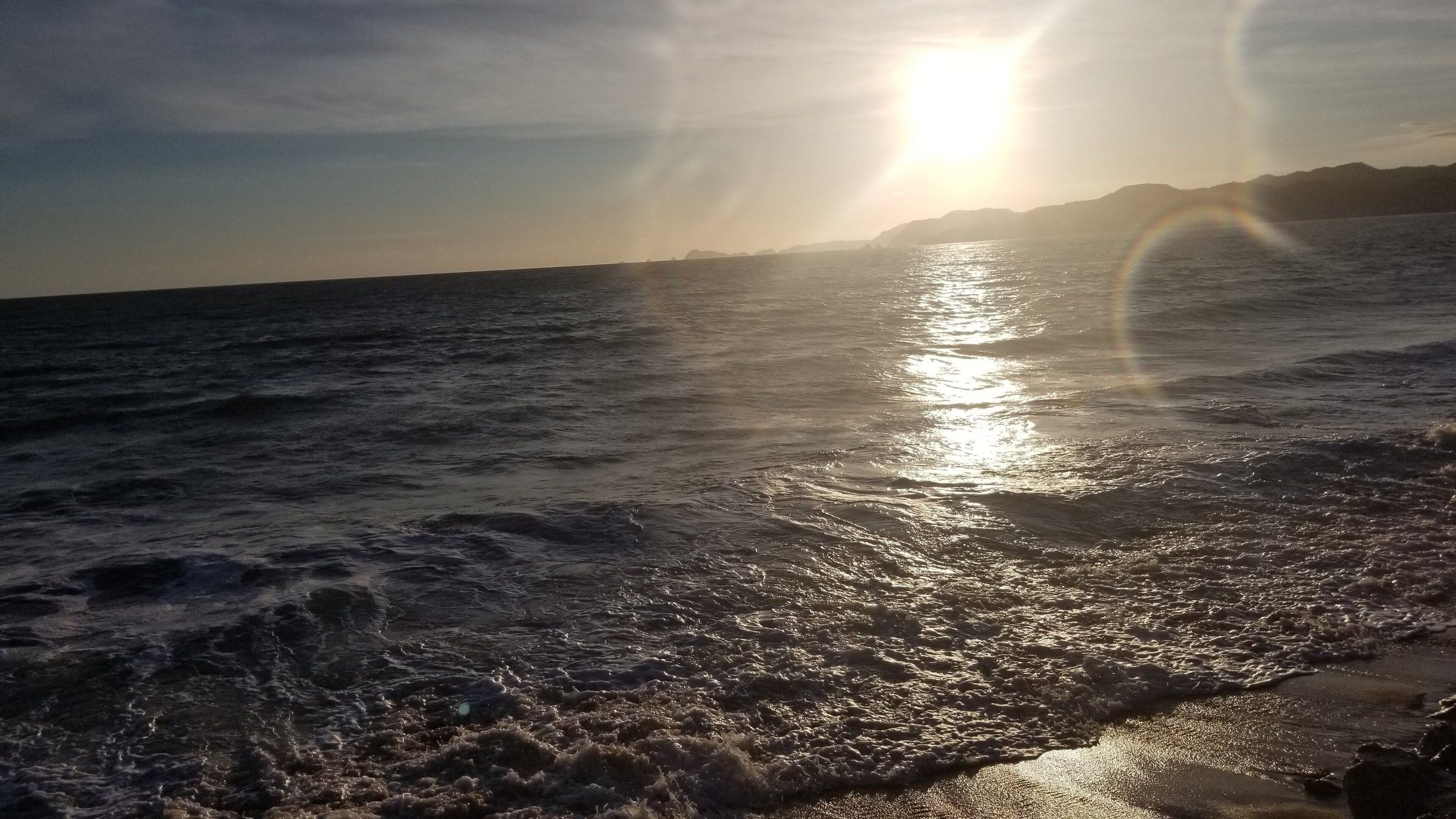 Oleaje en una playa de Manzanillo, Colima, al atardecer (imagen de archivo).