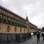Fachada del Palacio Nacional, sede del Poder Ejecutivo federal, en el Centro Histórico de la Ciudad de México.