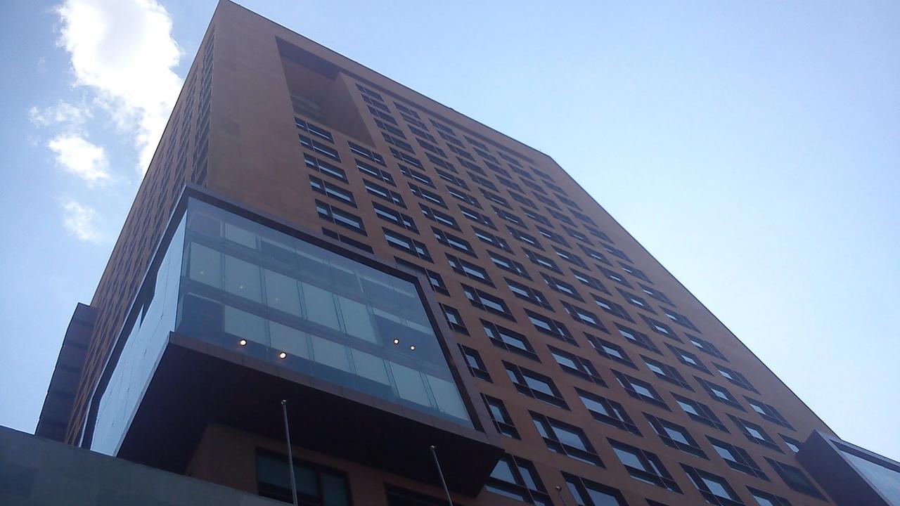 Torre de la Secretaría de Relaciones Exteriores en Plaza Juárez, Ciudad de México, vista desde abajo (imagen de archivo).