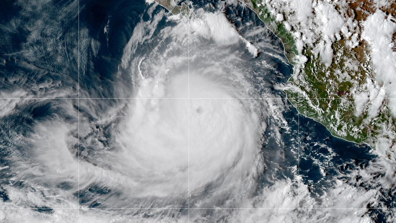 Imagen satelital GeoColor del huracán Rachel sobre el Pacífico frente a México (NOAA GOES, 1 de octubre de 2026).